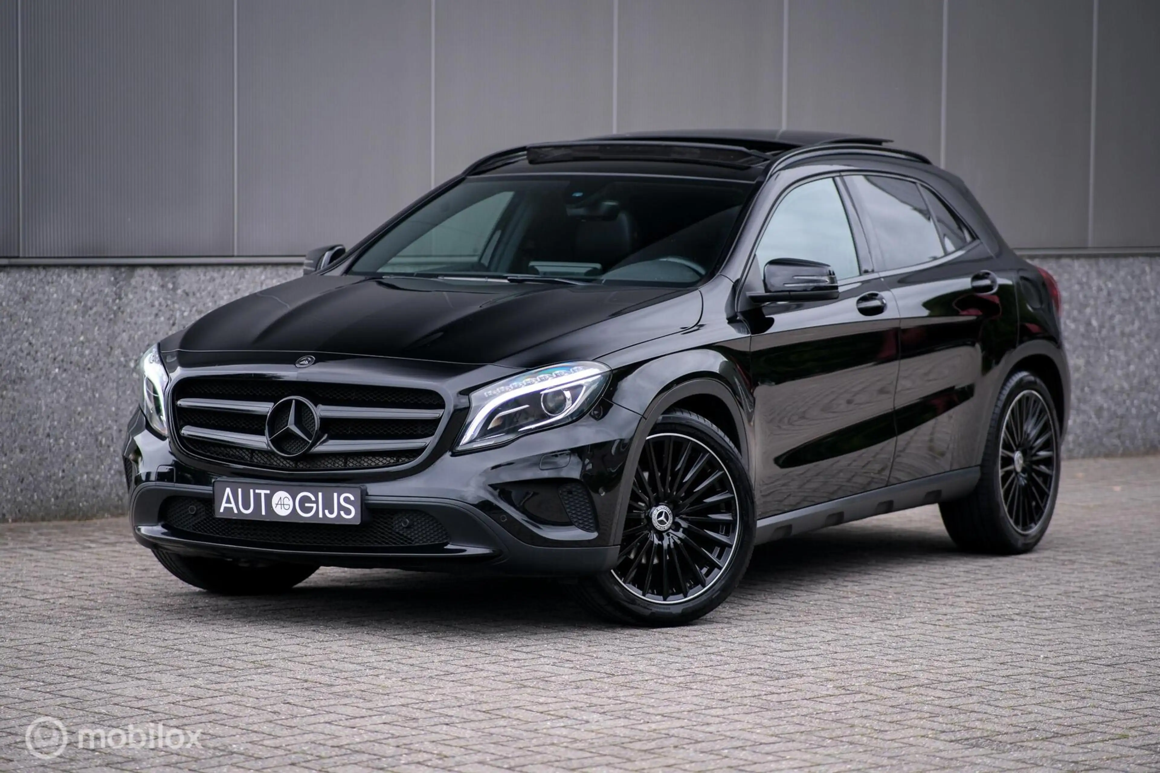 Mercedes-Benz GLA 180 | Glazen schuifdak | NAP NL auto | Camera | Cruise — photo 22