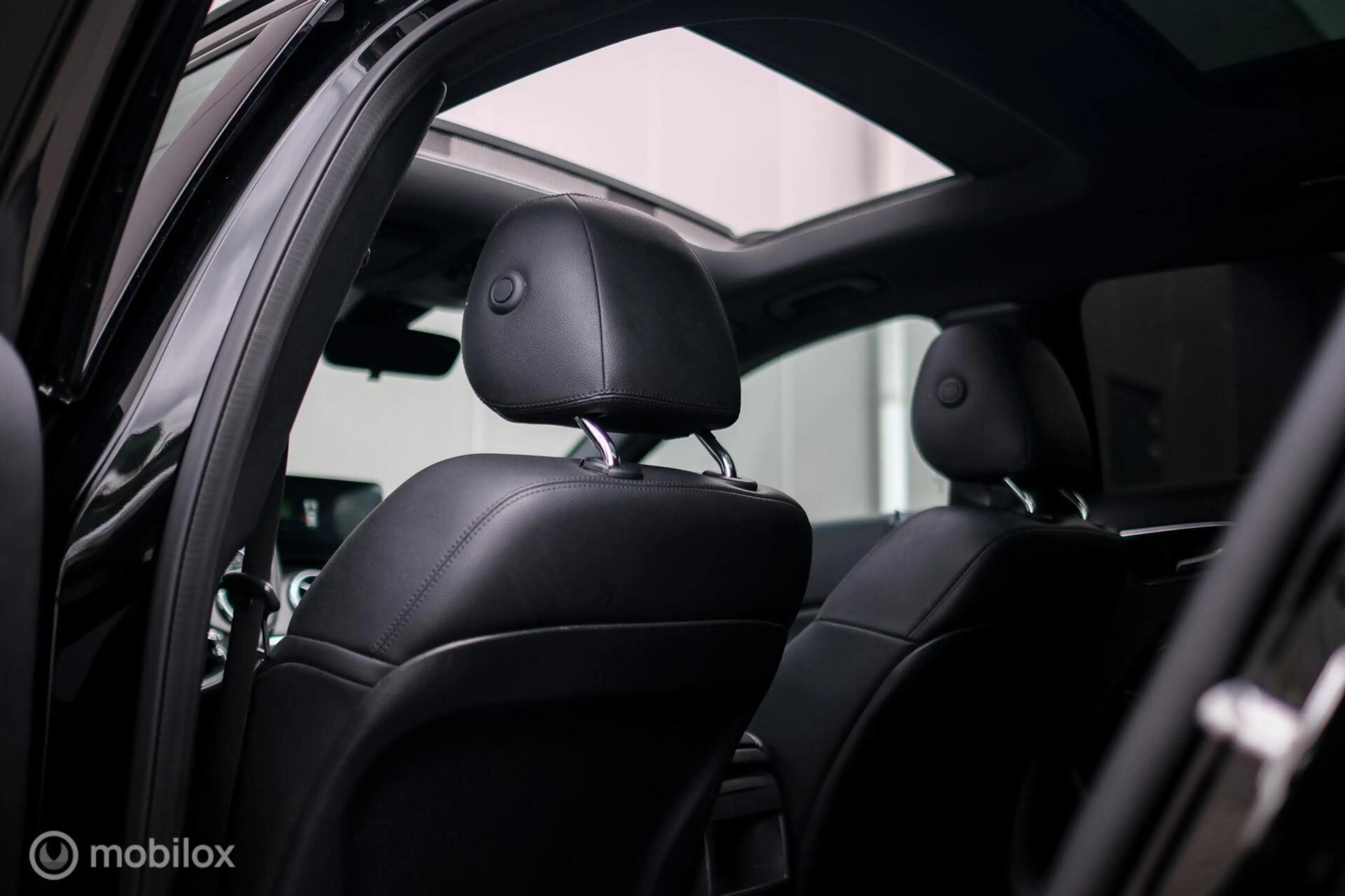 Mercedes-Benz GLA 180 | Glazen schuifdak | NAP NL auto | Camera | Cruise — photo 25