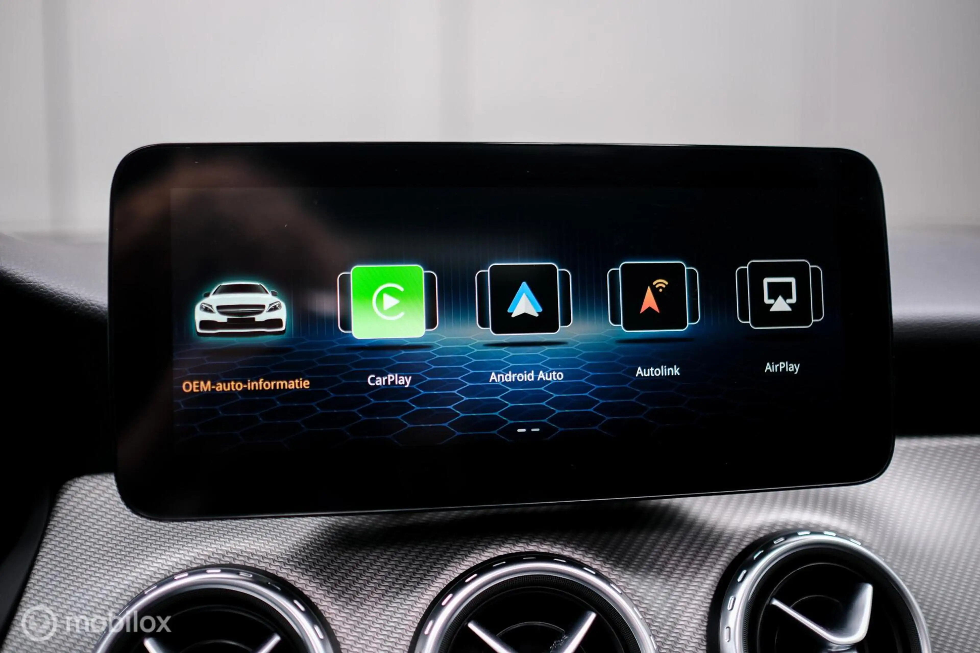 Mercedes-Benz GLA 180 | Glazen schuifdak | NAP NL auto | Camera | Cruise — photo 12