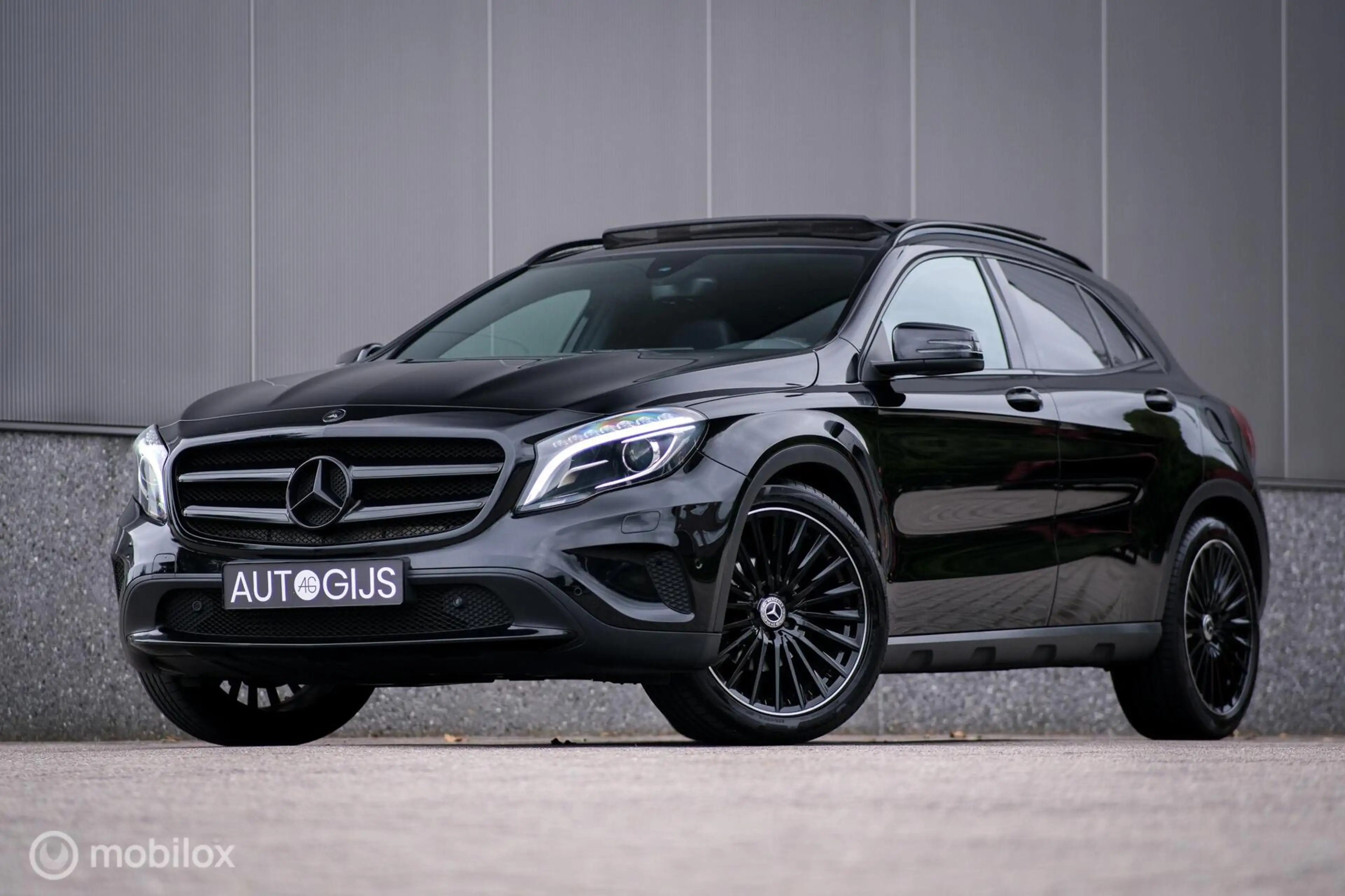 Mercedes-Benz GLA 180 | Glazen schuifdak | NAP NL auto | Camera | Cruise