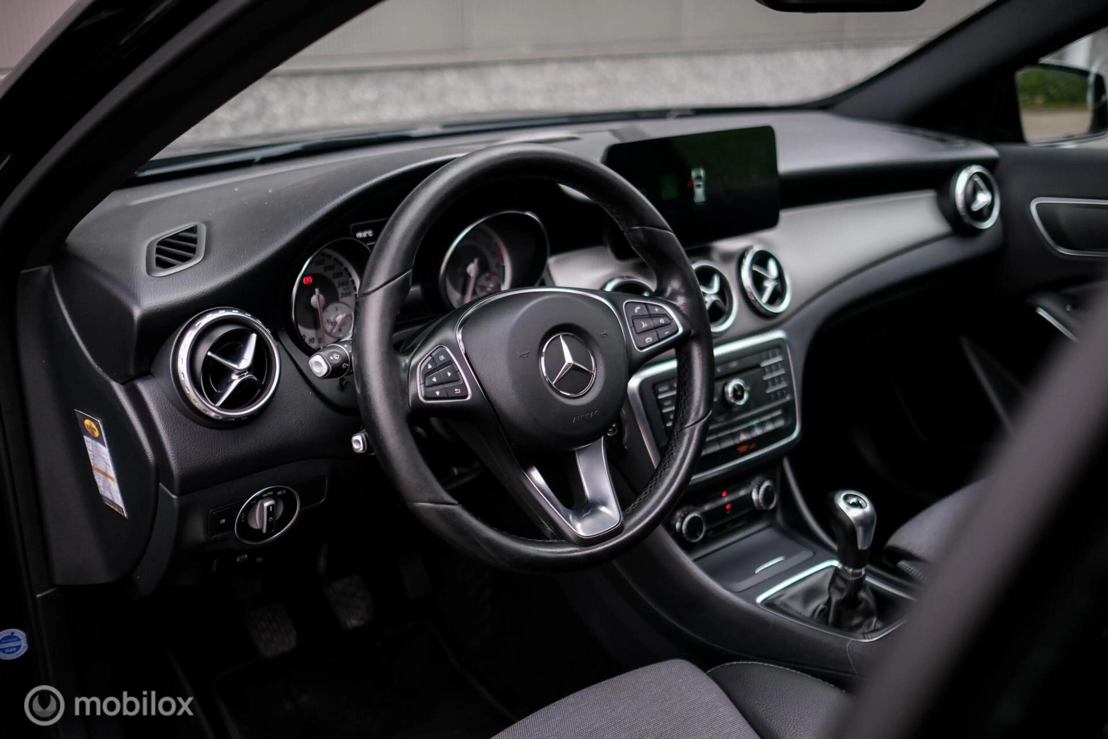 Mercedes-Benz GLA 180 | Glazen schuifdak | NAP NL auto | Camera | Cruise — photo 2