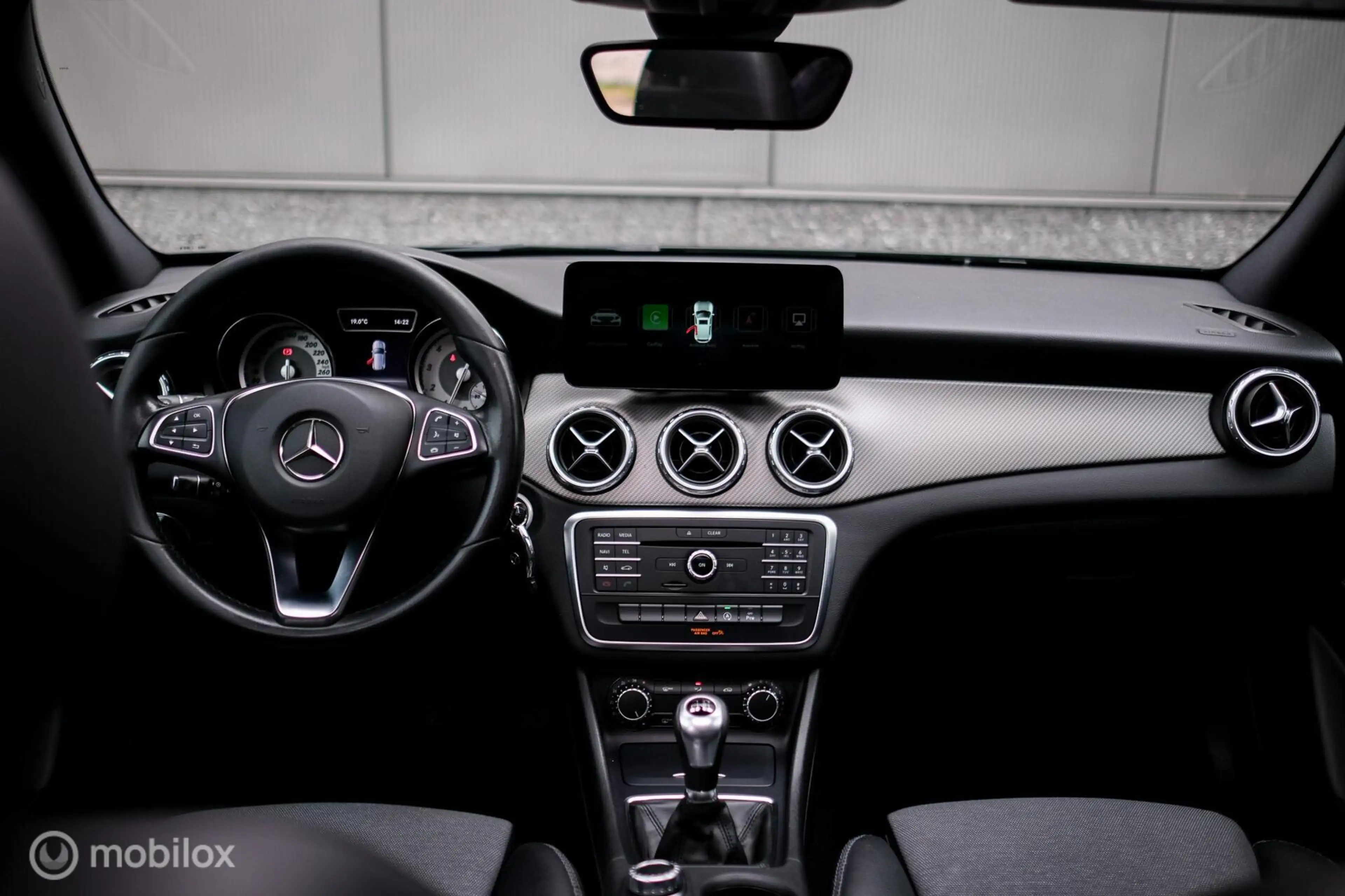 Mercedes-Benz GLA 180 | Glazen schuifdak | NAP NL auto | Camera | Cruise — photo 8