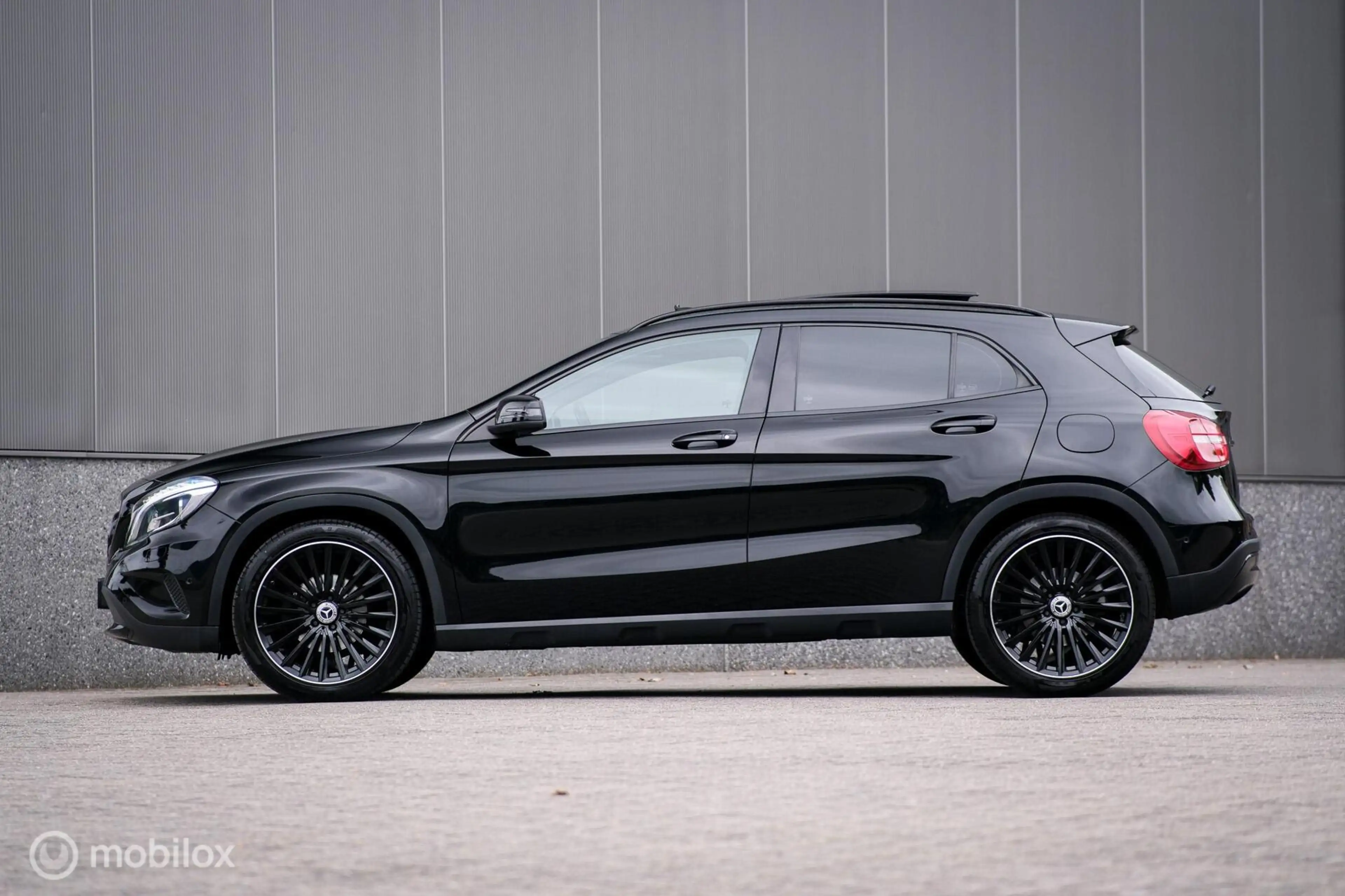 Mercedes-Benz GLA 180 | Glazen schuifdak | NAP NL auto | Camera | Cruise — photo 3