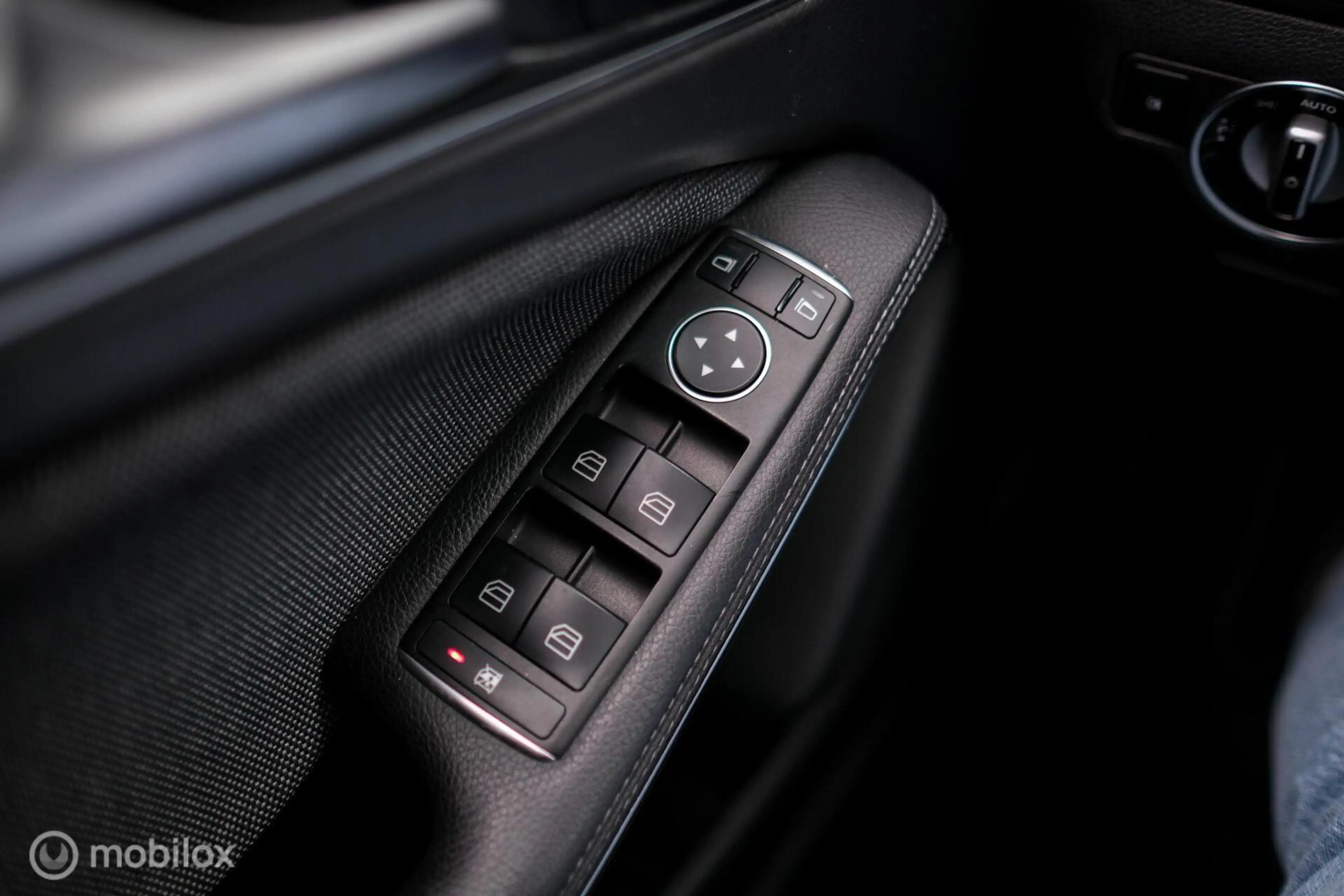Mercedes-Benz GLA 180 | Glazen schuifdak | NAP NL auto | Camera | Cruise — photo 31