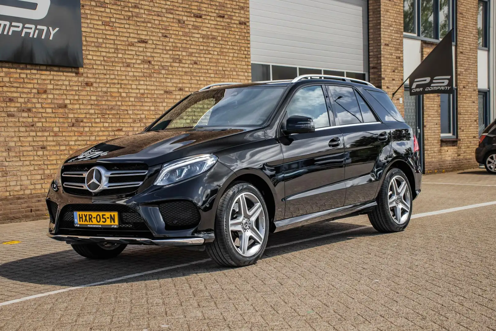 Mercedes-Benz GLE 400 4MATIC AMG Sport Edition, Leder, 360 Zwart - 2