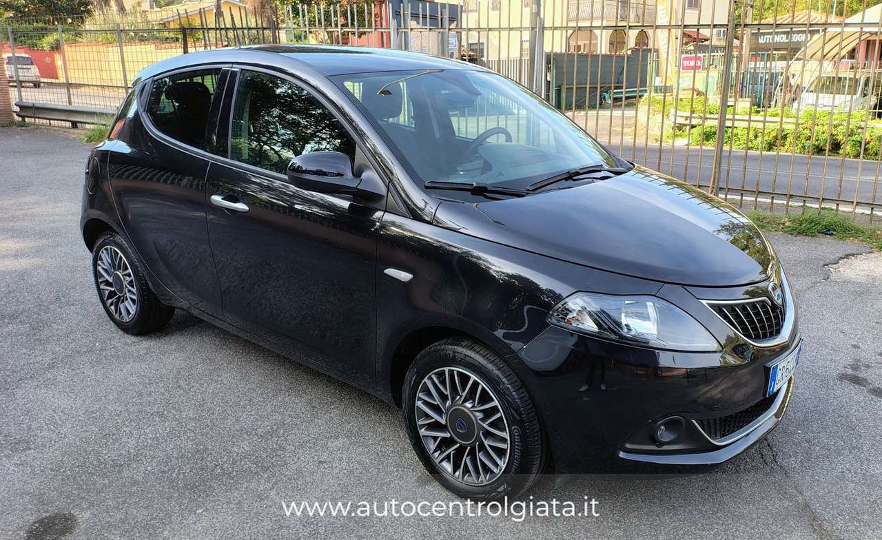 Lancia Ypsilon 1.0 firefly hybrid ORO Plus s&s 70cv