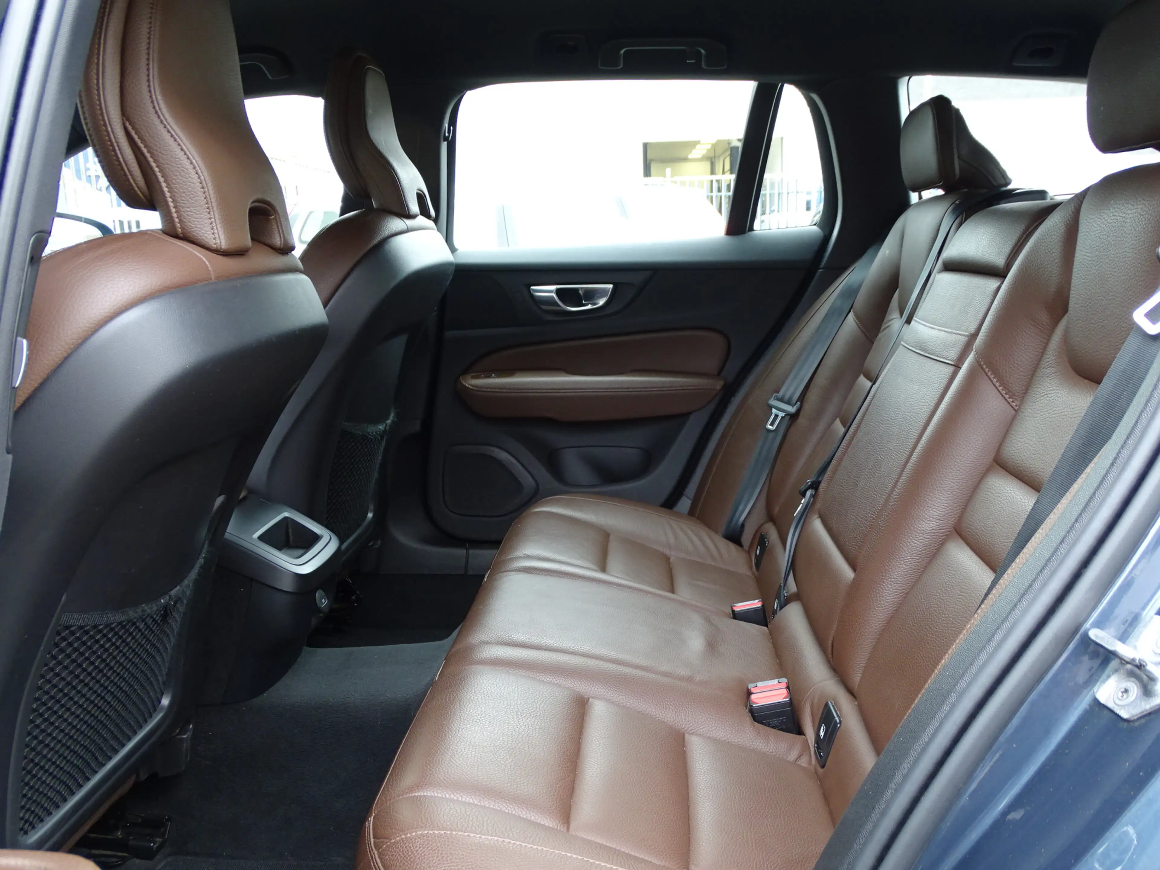 Volvo V60 Cross Country 2.0 B5 AWD Pro | leder | 250pk | — photo 12