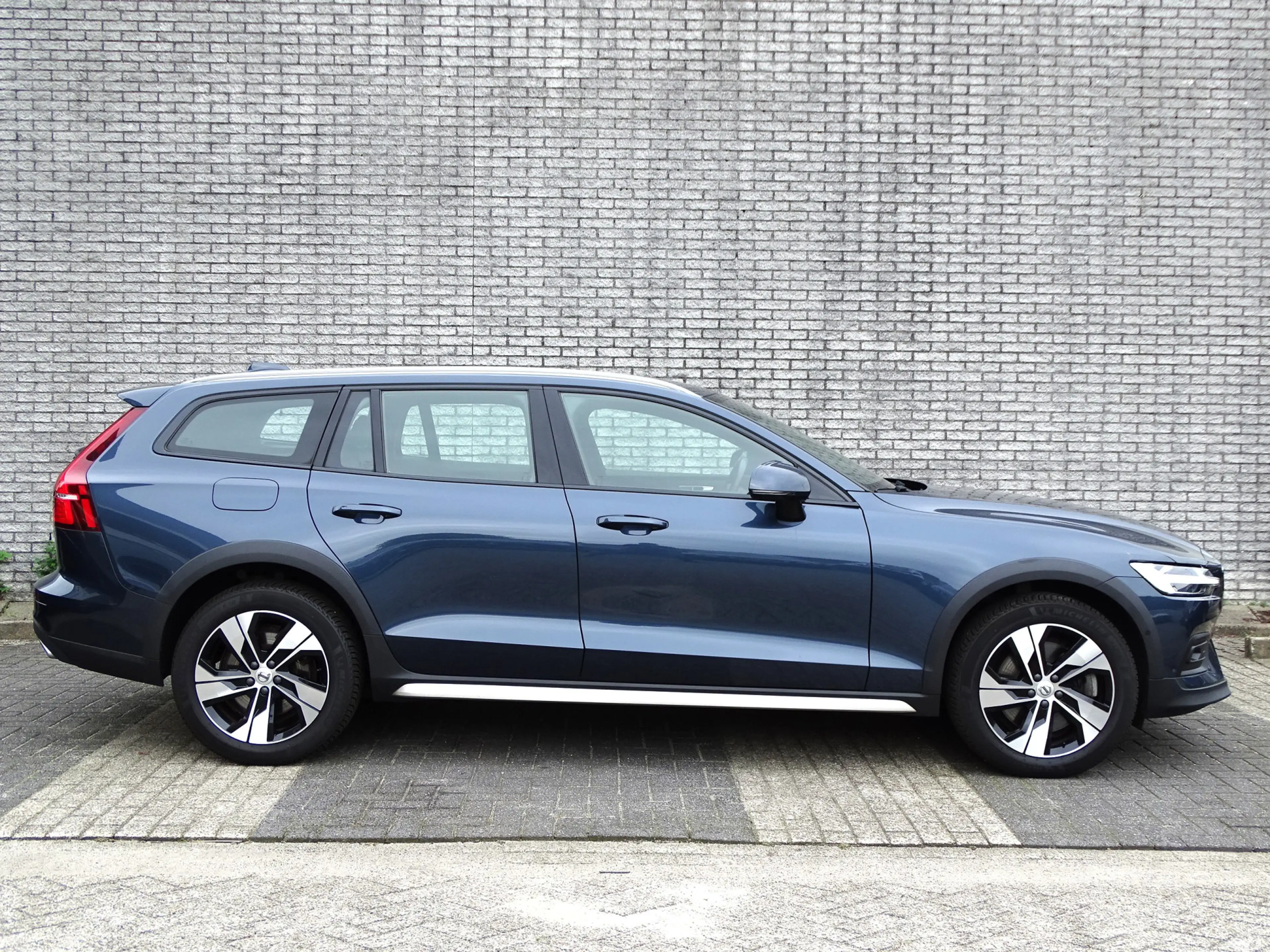 Volvo V60 Cross Country 2.0 B5 AWD Pro | leder | 250pk | — photo 7