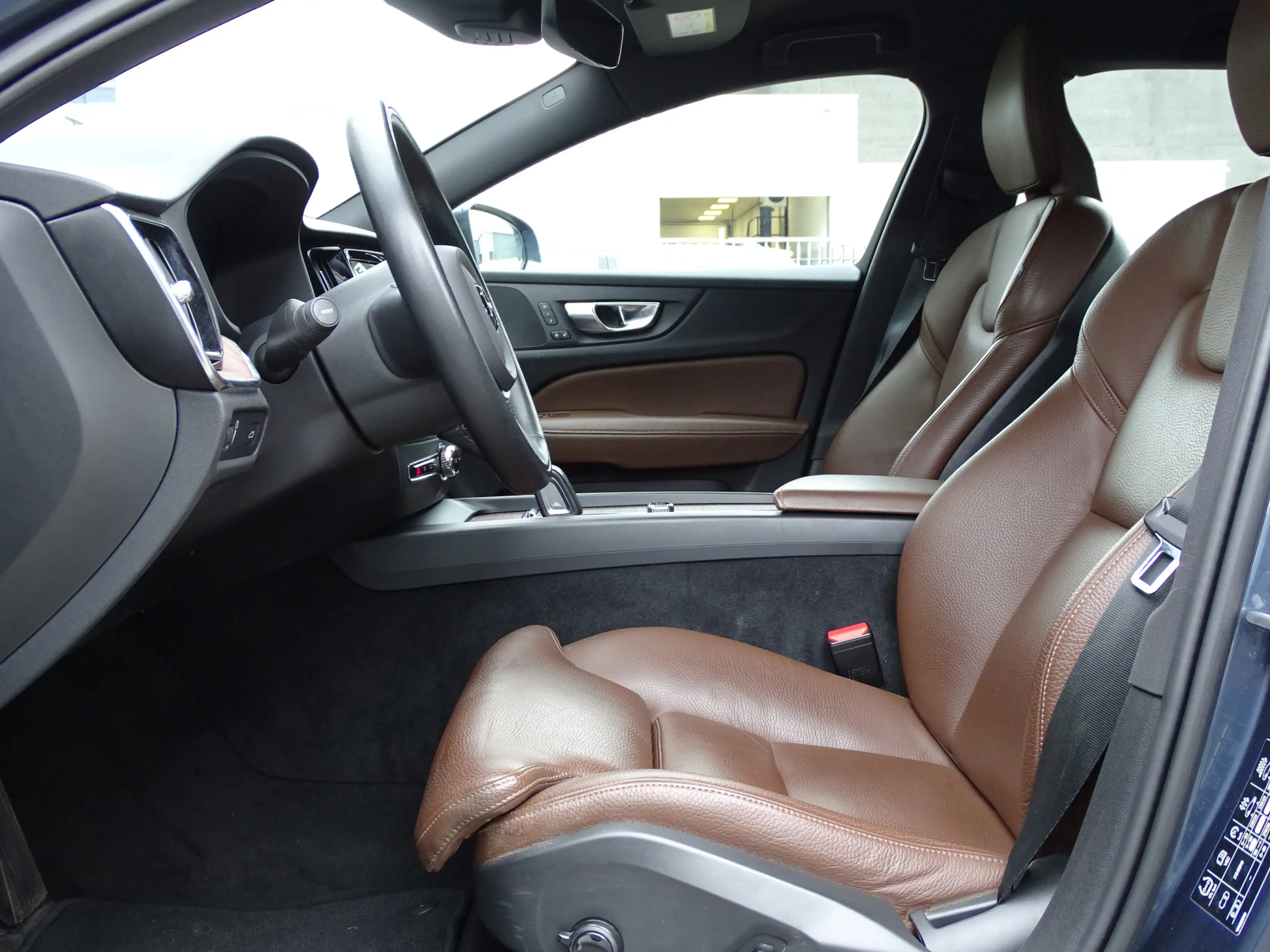 Volvo V60 Cross Country 2.0 B5 AWD Pro | leder | 250pk | — photo 11