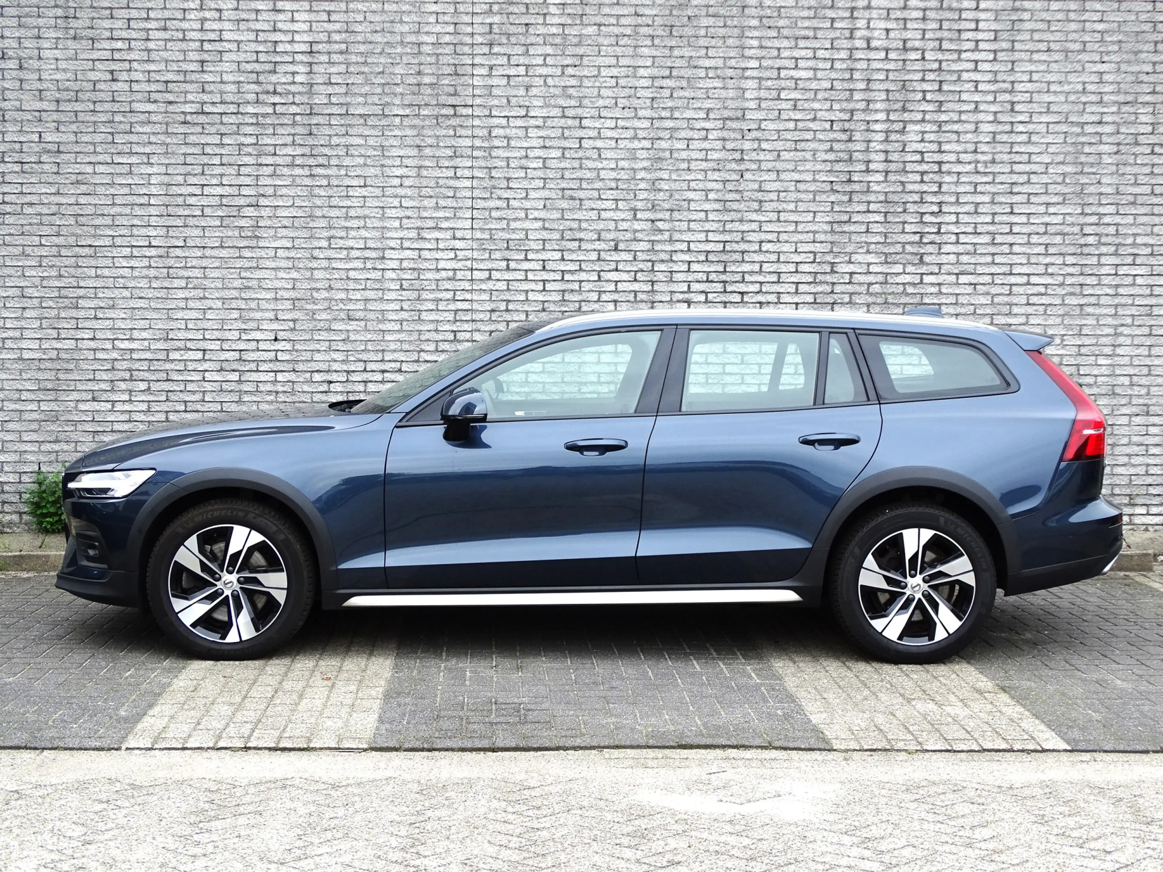 Volvo V60 Cross Country 2.0 B5 AWD Pro | leder | 250pk | — photo 4
