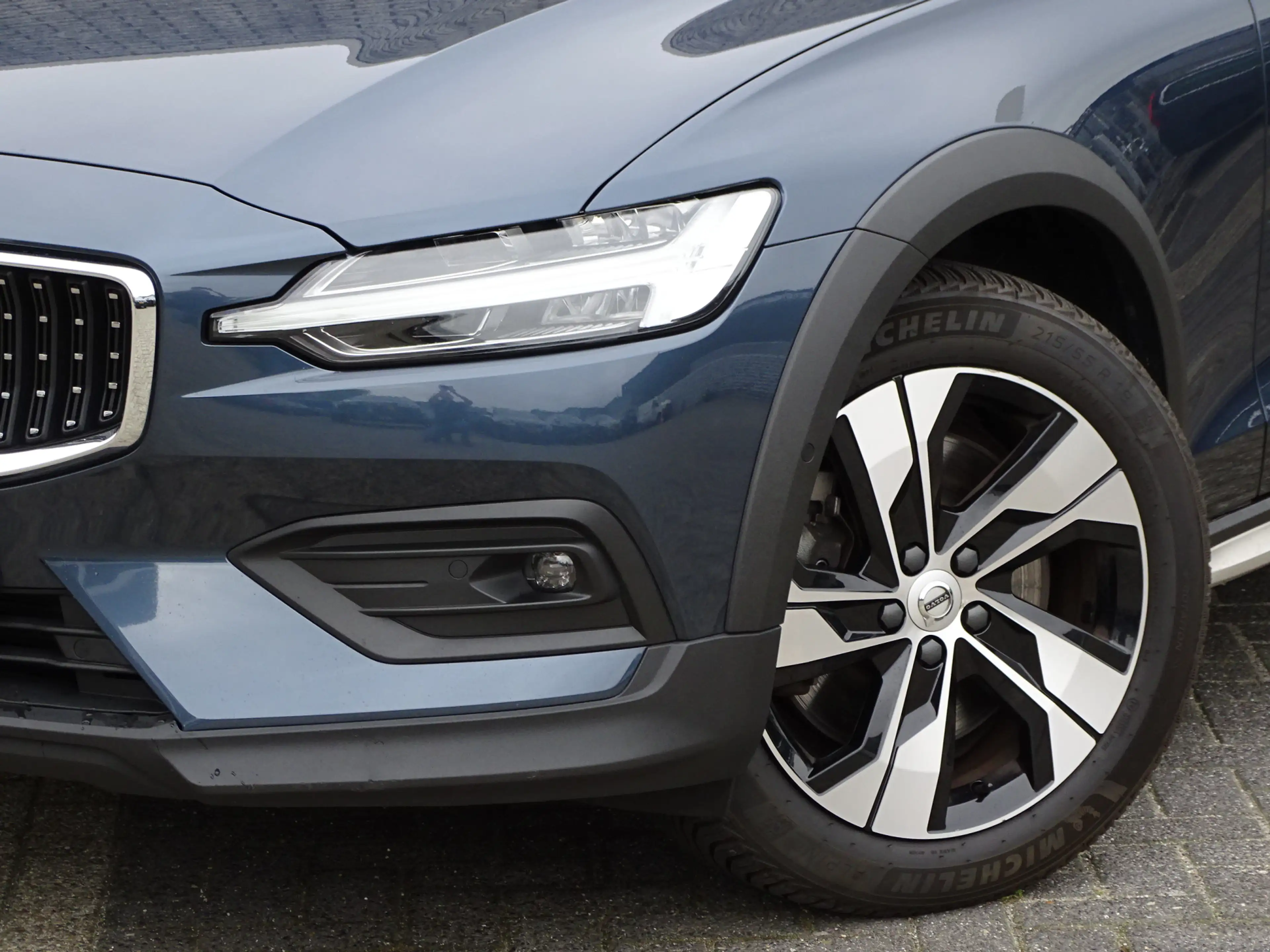 Volvo V60 Cross Country 2.0 B5 AWD Pro | leder | 250pk | — photo 3