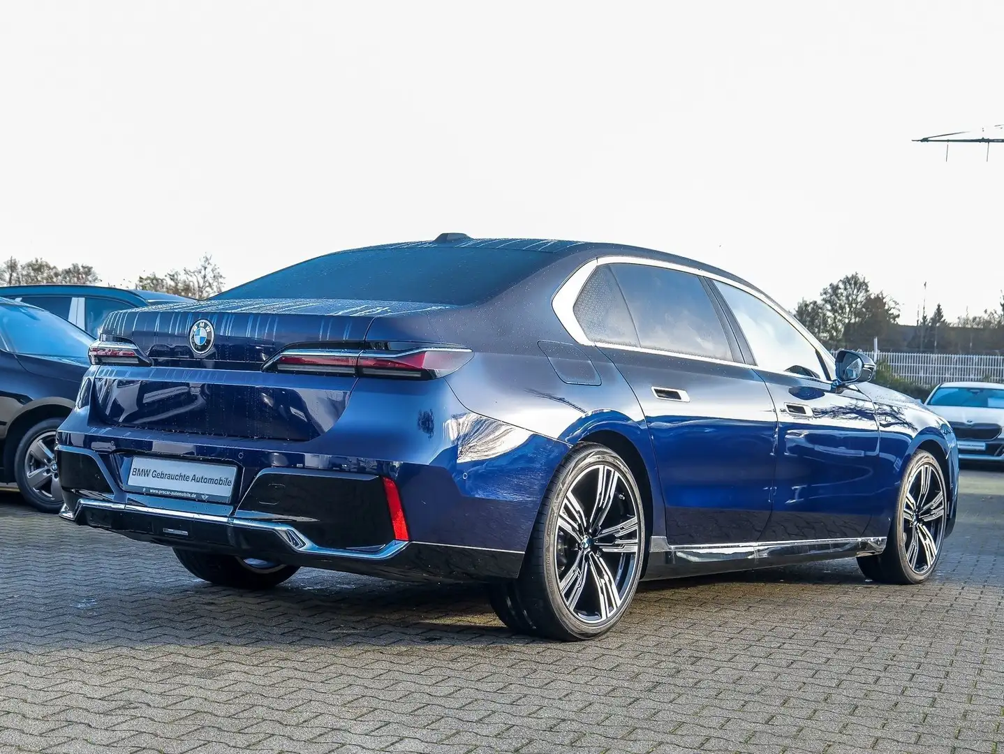 BMW 740 d xDrive M Sport HuD+Pano Sky Lounge+Standhzg.+Ala Blau - 2