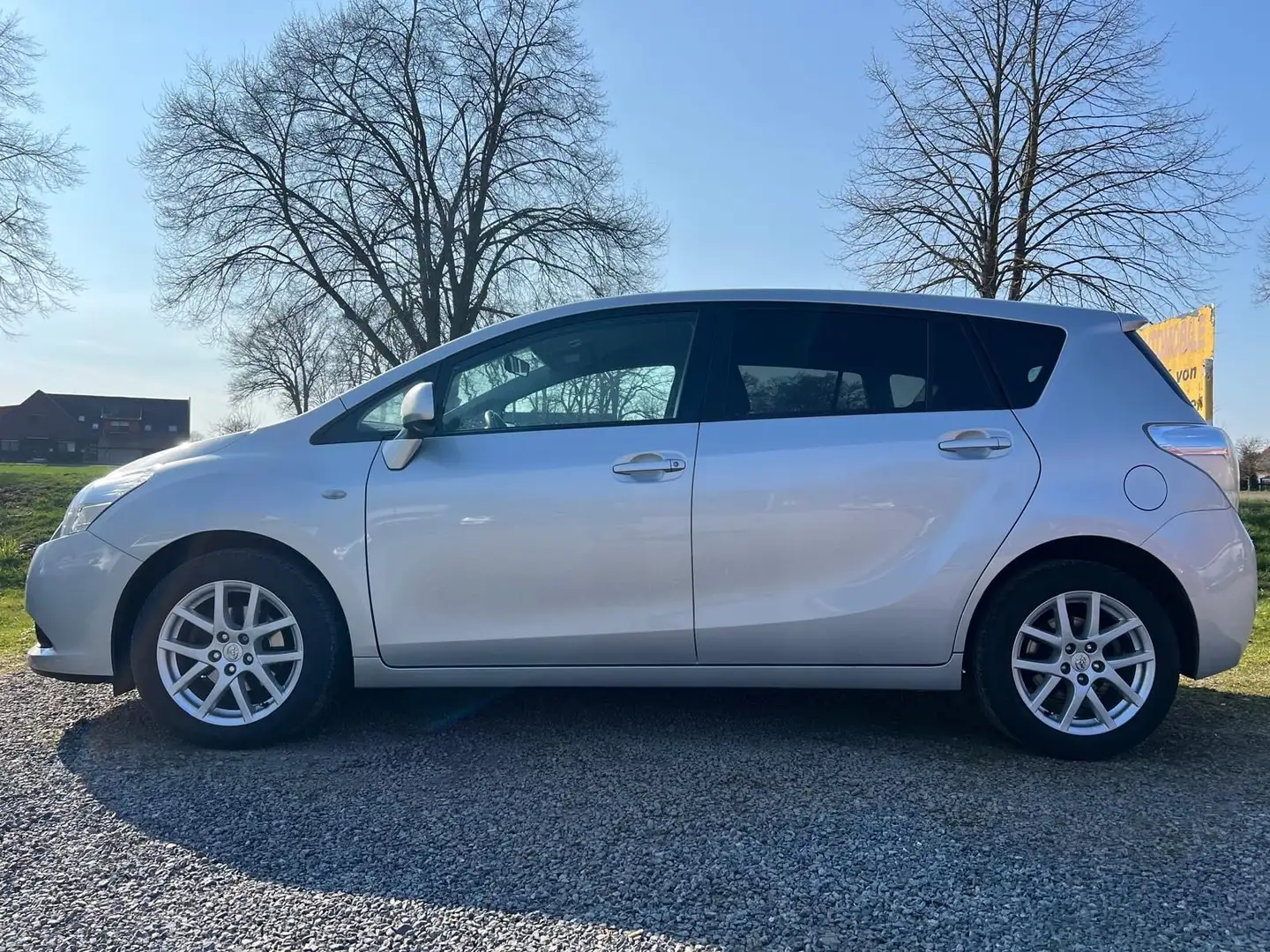 Toyota Verso 1.8 Travel*AUTOMATIK*NAVI*TÜV 10/2026* Plateado - 2