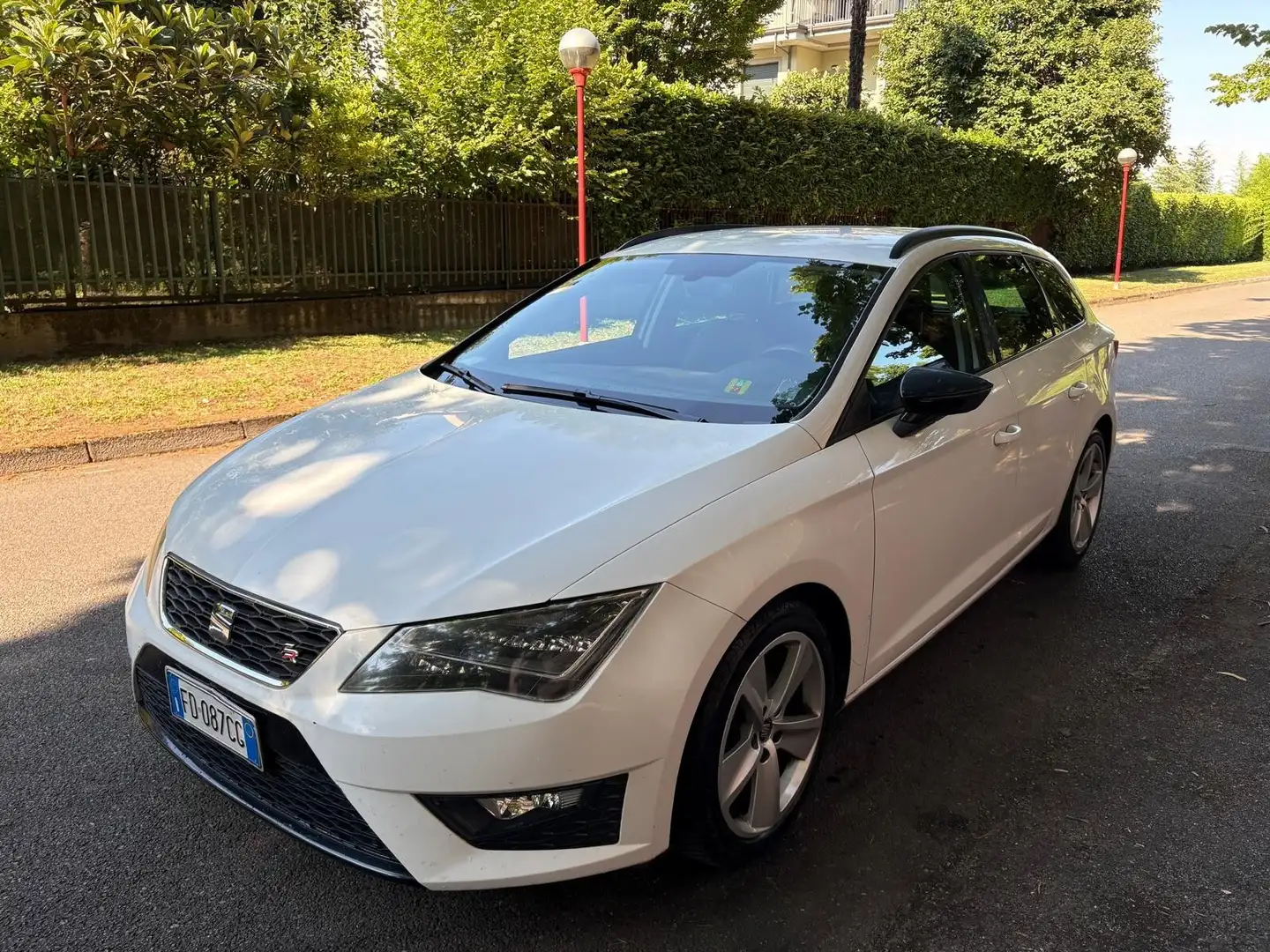 SEAT Leon Leon 2.0 TDI 150 CV DSG ST Business HIGH Blanc - 1