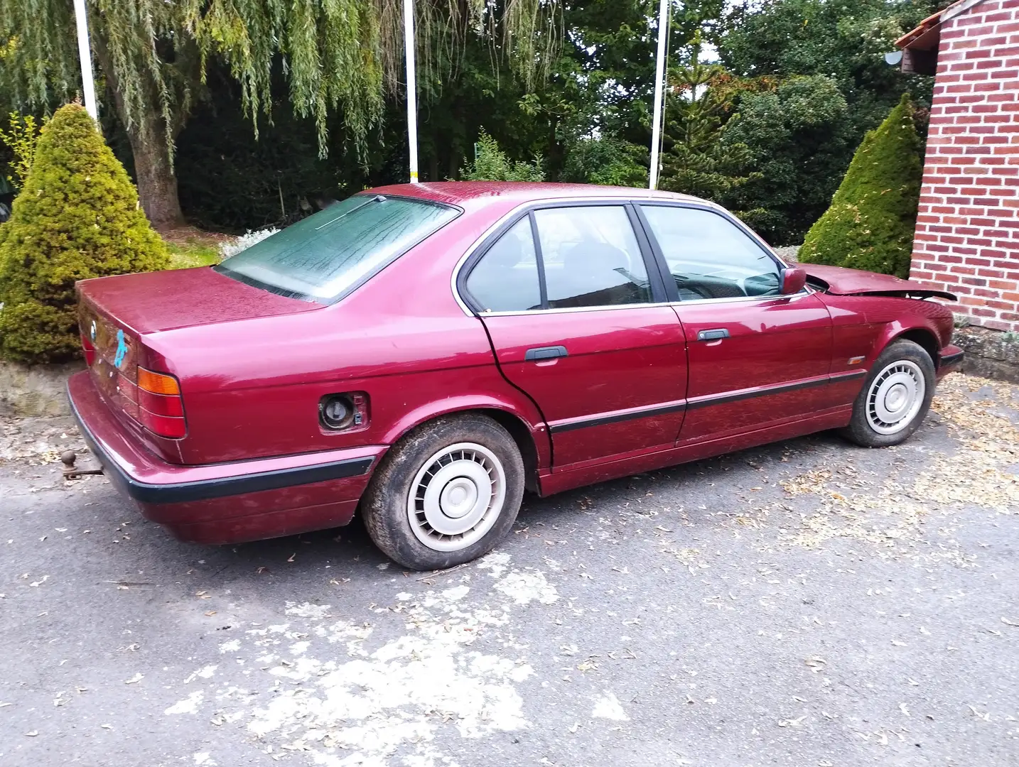 BMW 525 crvena - 2