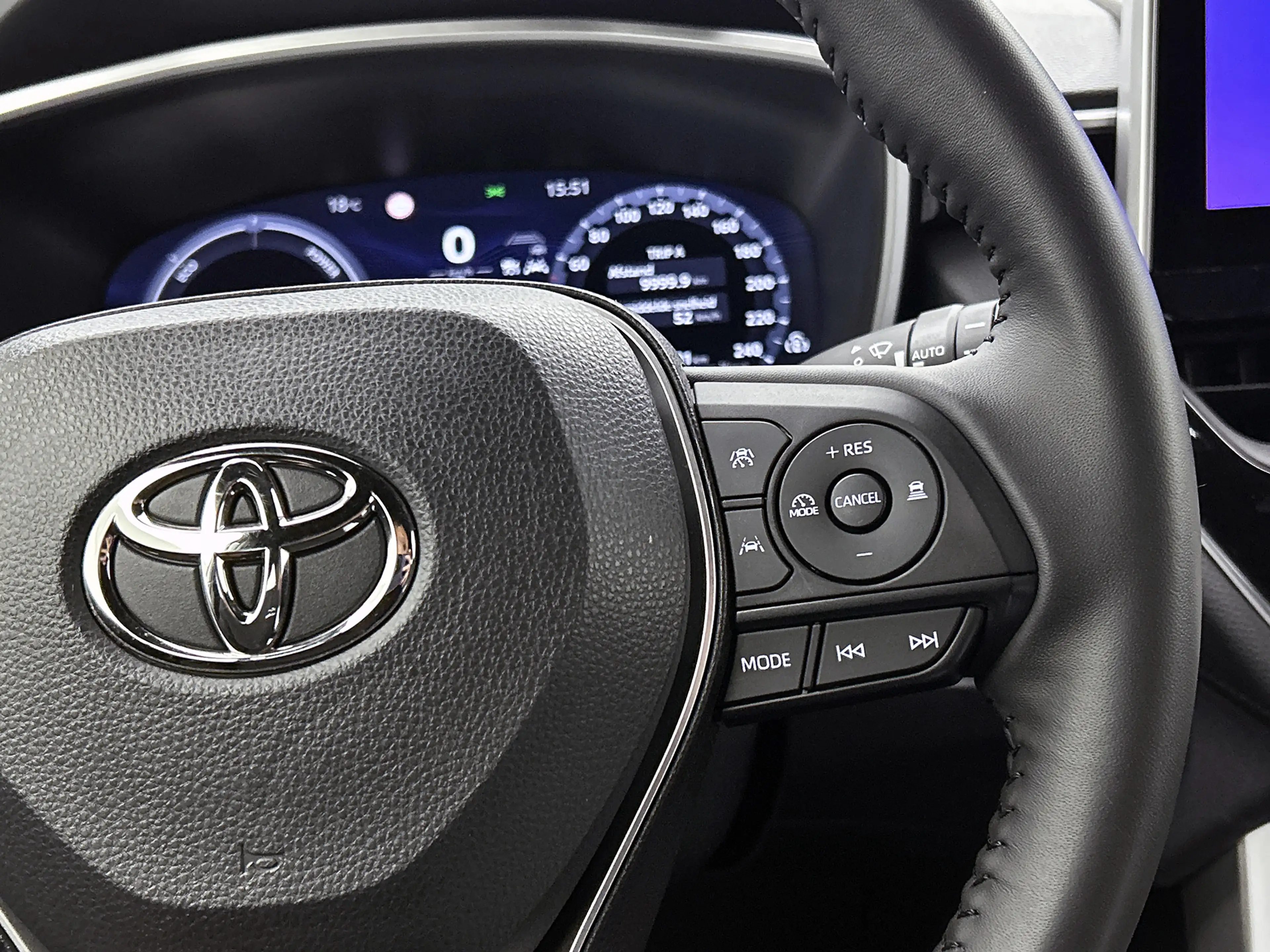 Toyota Corolla Cross 2.0 High Power Hybrid First Edition — photo 15