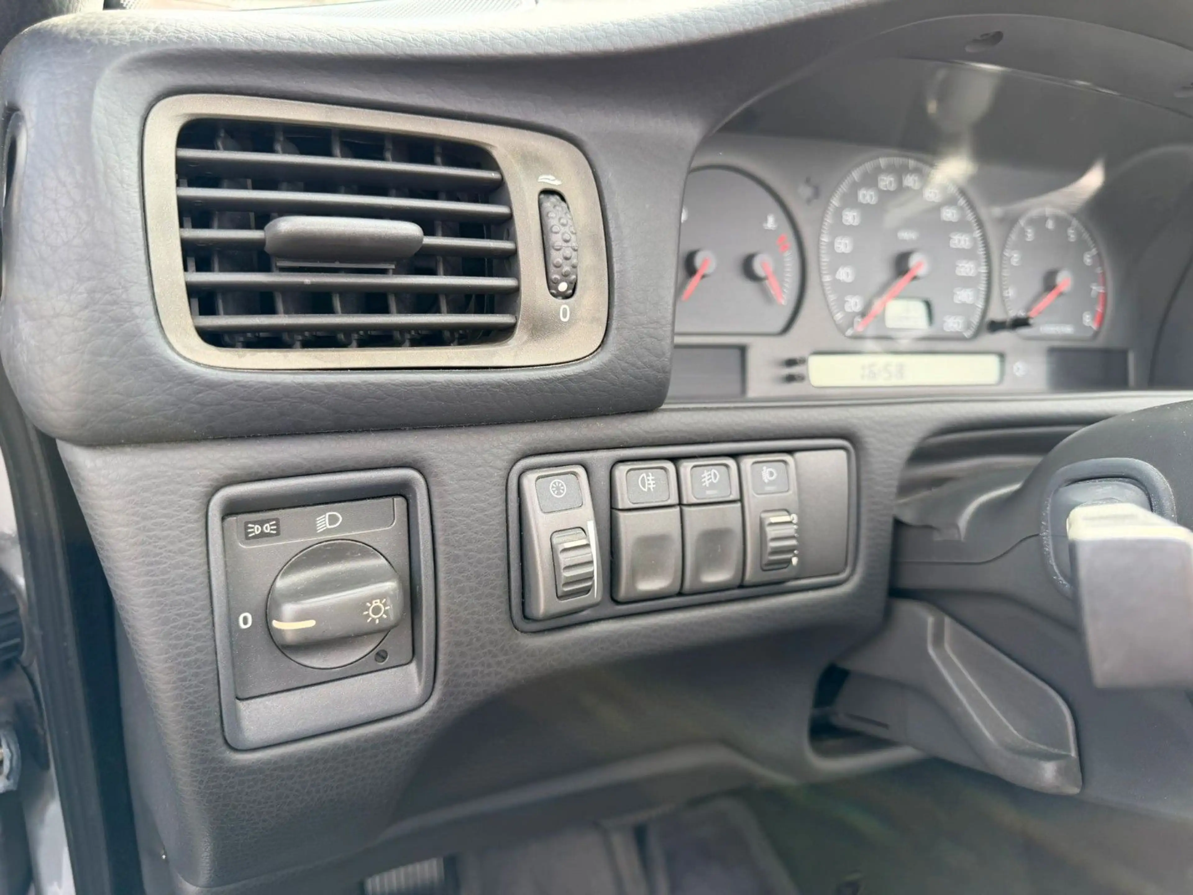 Volvo C70 2.0T Cabriolet Premium — photo 15