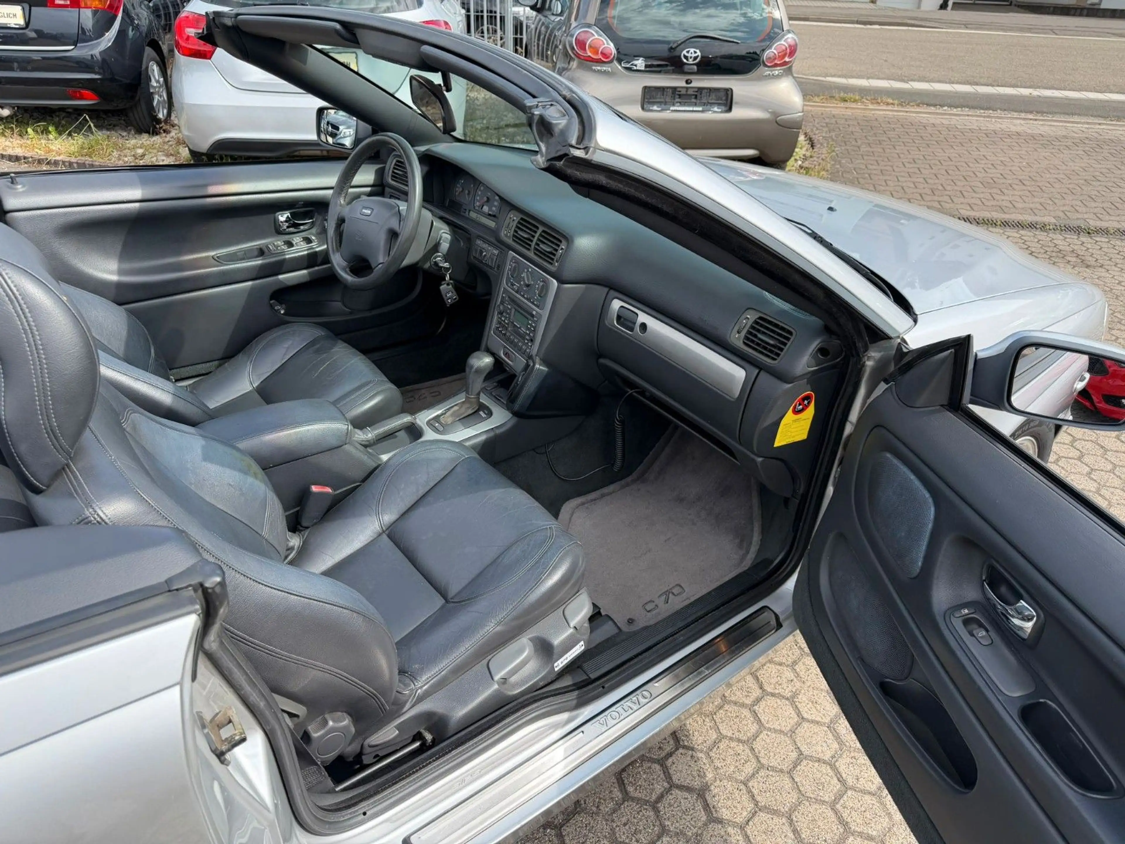 Volvo C70 2.0T Cabriolet Premium — photo 11