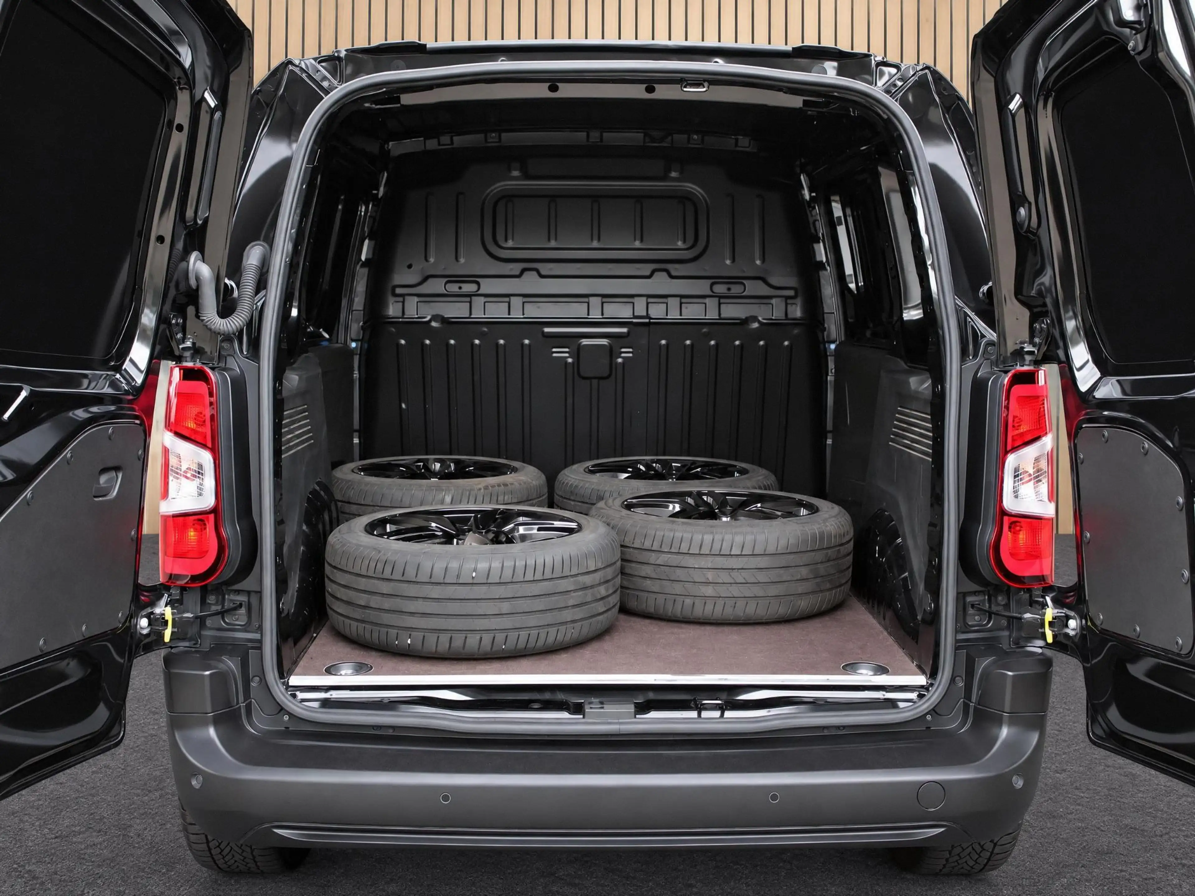 Peugeot Partner 1.5 BlueHDi 130 EAT8 S&S L1 | Navi / Camera / Airc — photo 8