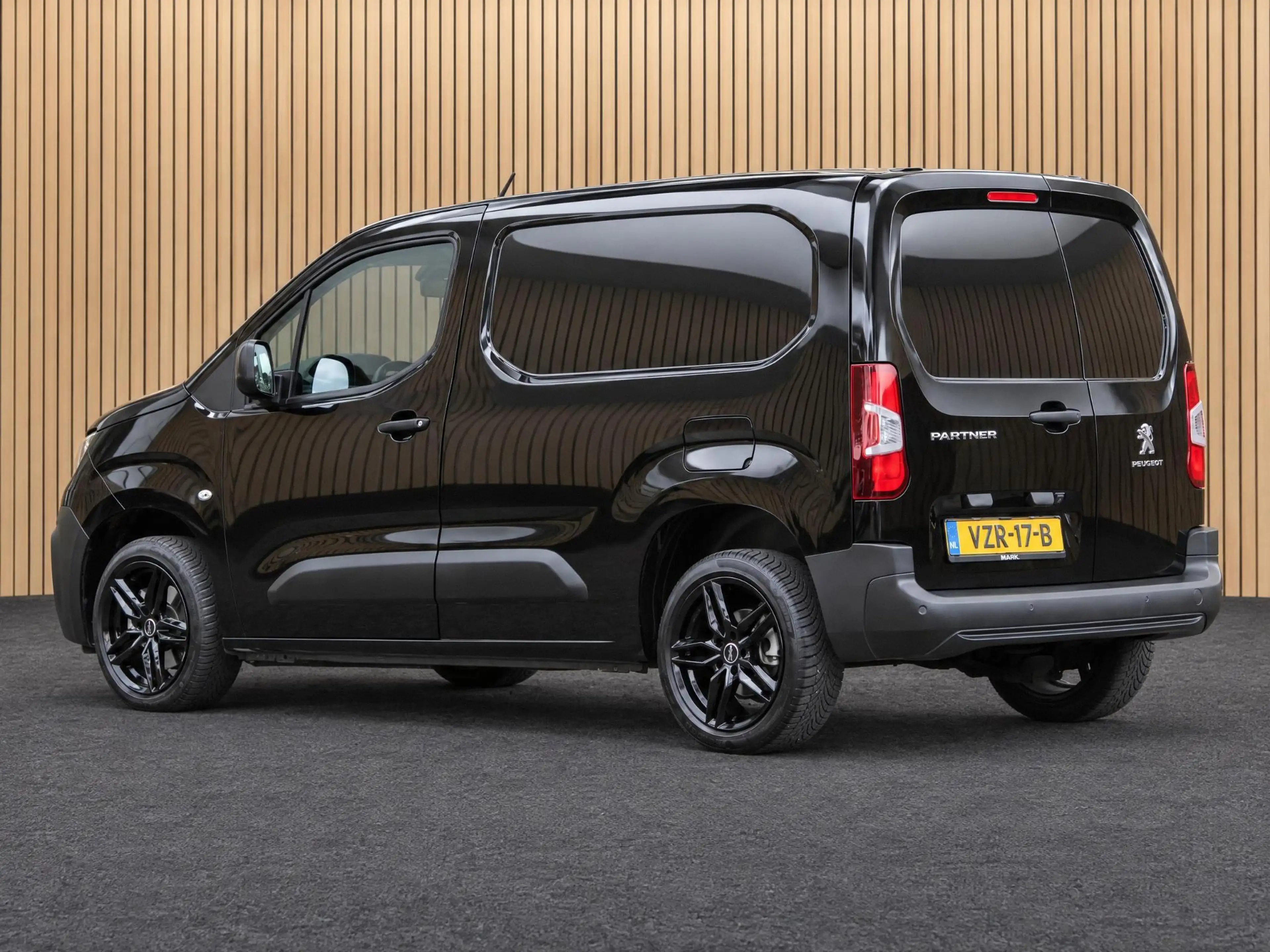 Peugeot Partner 1.5 BlueHDi 130 EAT8 S&S L1 | Navi / Camera / Airc — photo 2