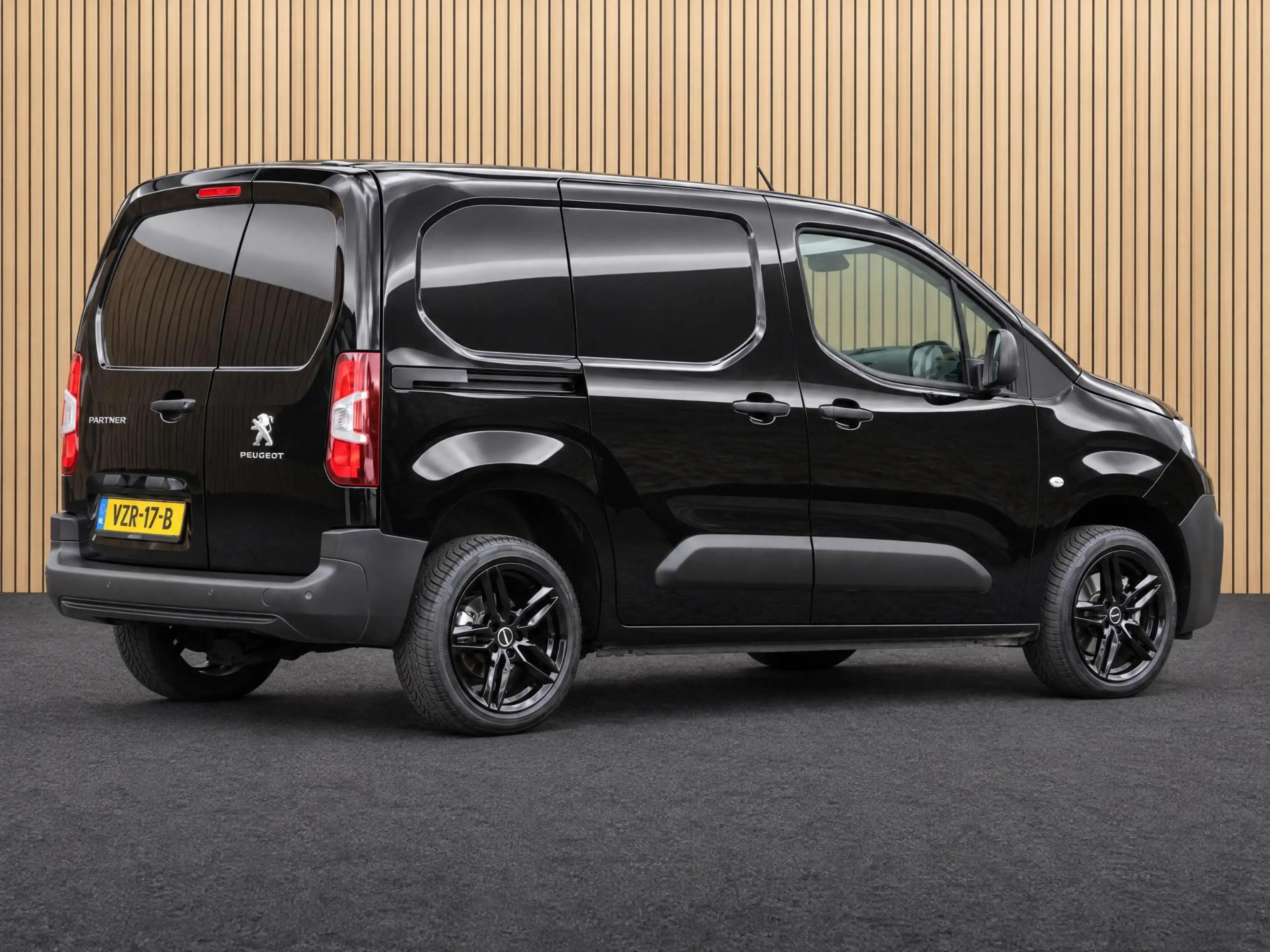 Peugeot Partner 1.5 BlueHDi 130 EAT8 S&S L1 | Navi / Camera / Airc — photo 6