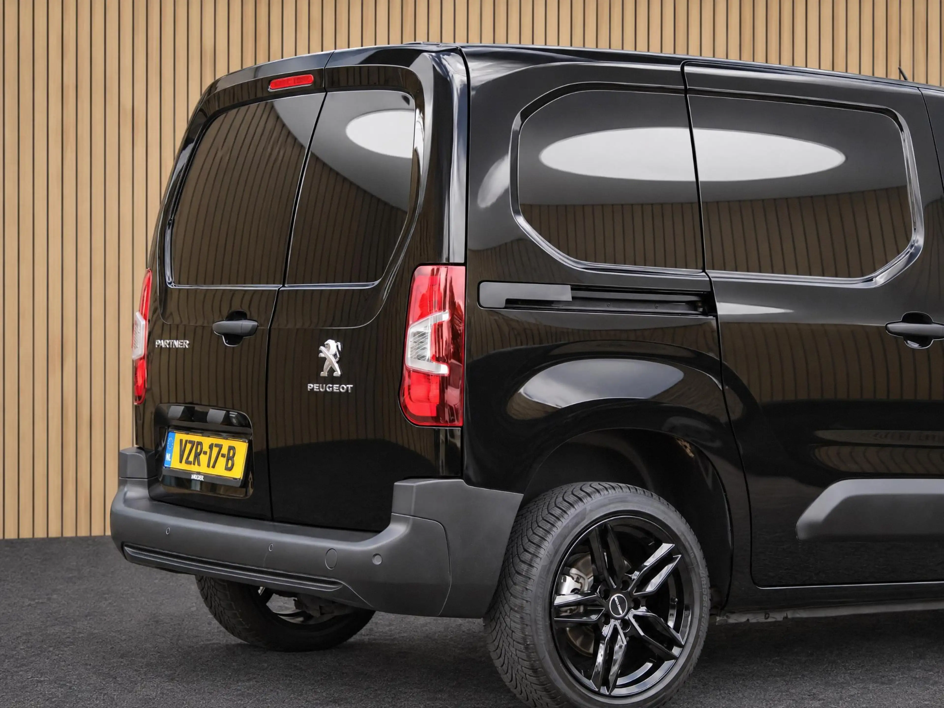 Peugeot Partner 1.5 BlueHDi 130 EAT8 S&S L1 | Navi / Camera / Airc — photo 11