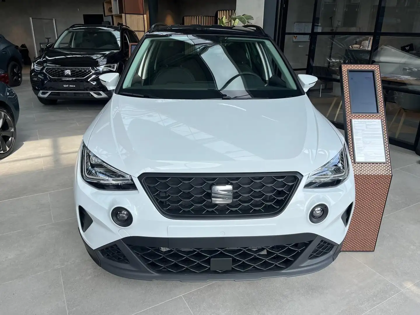 SEAT Arona 1.0 EcoTSI BLACK EDITION NUOVA DA IMMATRICOLARE Bianco - 2