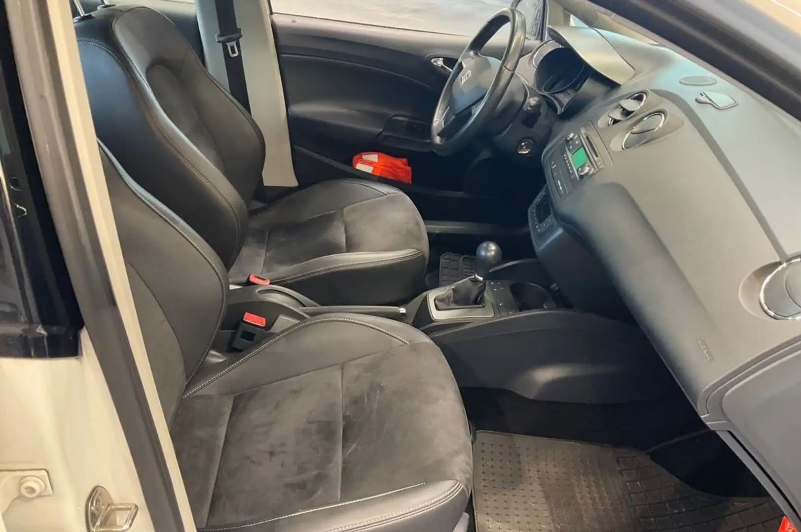 SEAT Ibiza ST IBIZA / TOP AUSSTATTUNG + LPG GAS ANLAGE / Weiß - 2