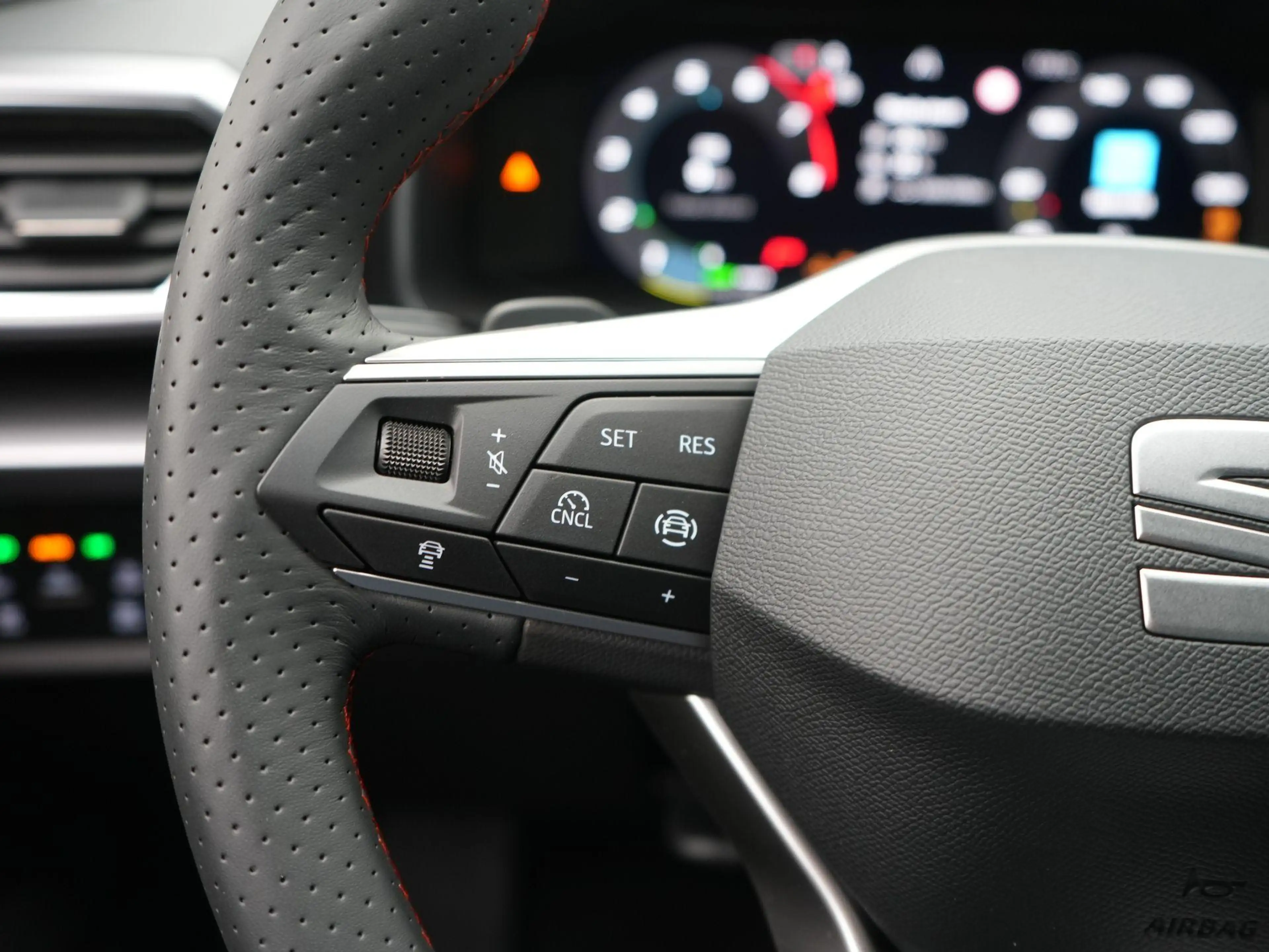 SEAT Leon e-Hybrid Sportstourer FR Business 1.5 TSI eHybrid 150kW / 2 — photo 15
