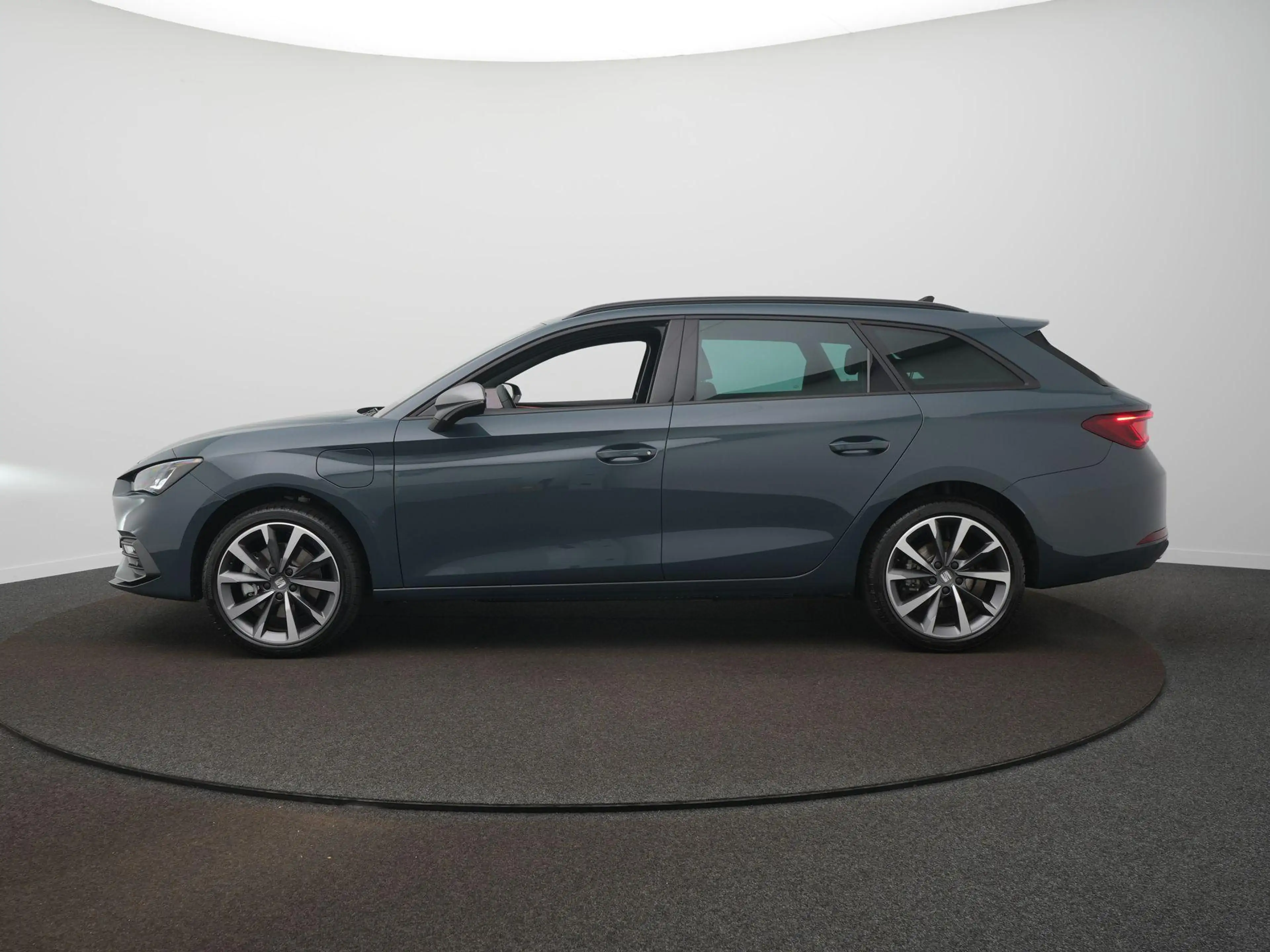 SEAT Leon e-Hybrid Sportstourer FR Business 1.5 TSI eHybrid 150kW / 2 — photo 8