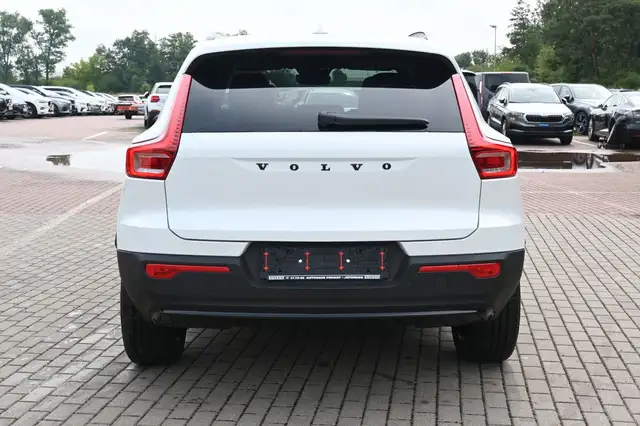 Volvo XC40 view 4