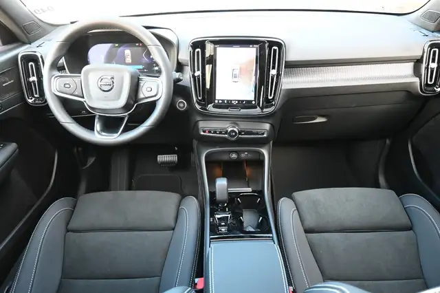 Volvo XC40 view 18