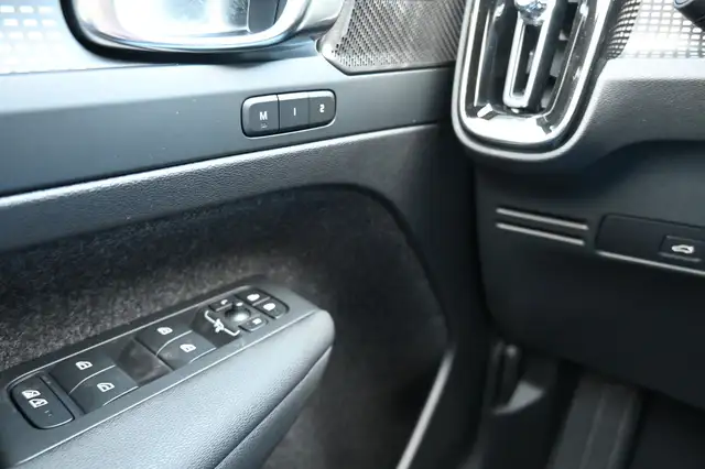 Volvo XC40 view 23