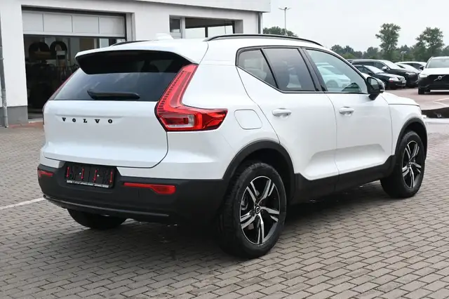 Volvo XC40 view 5