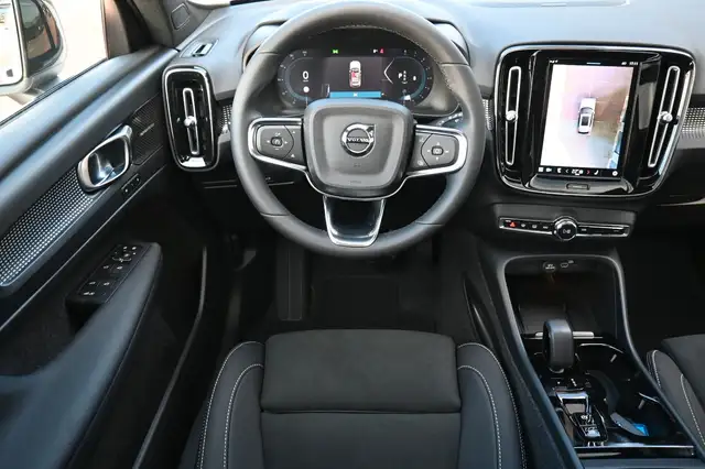 Volvo XC40 view 19