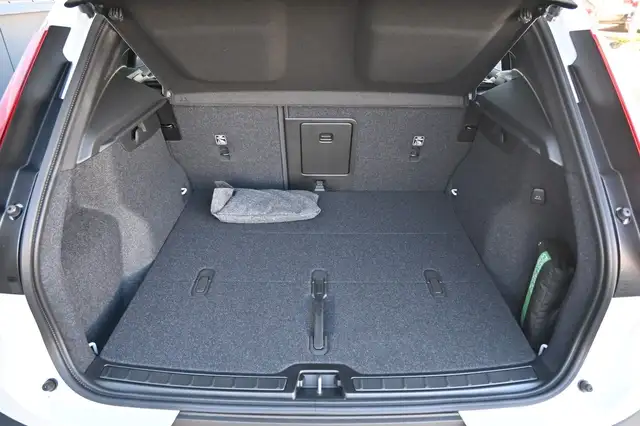 Volvo XC40 view 15