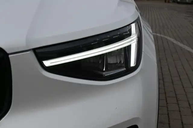 Volvo XC40 view 9