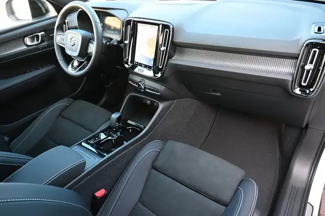 Volvo XC40 view 12
