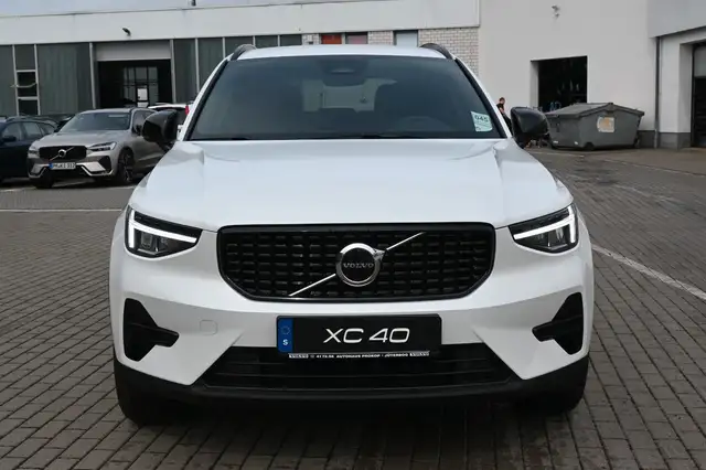 Volvo XC40 view 8