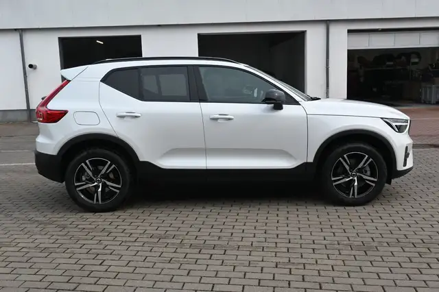 Volvo XC40 view 6
