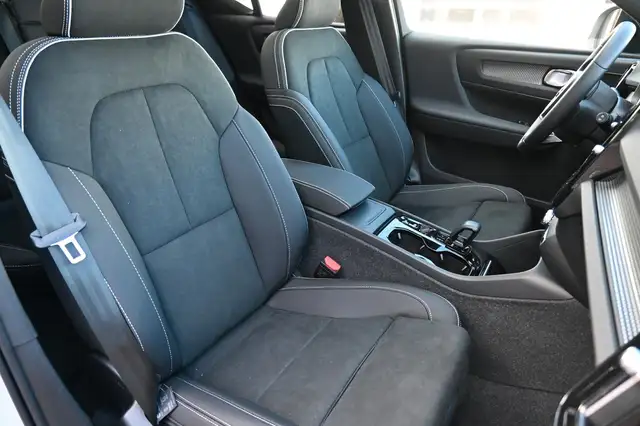 Volvo XC40 view 13