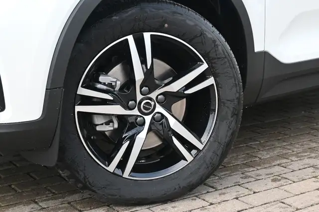 Volvo XC40 view 10