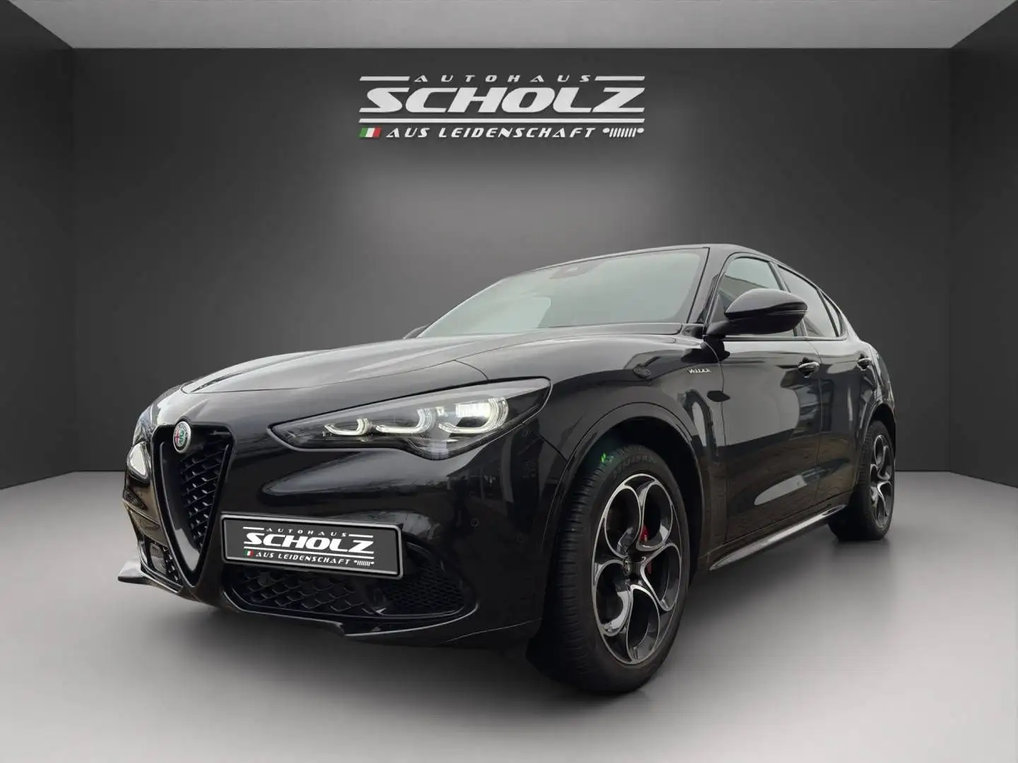 Alfa Romeo Stelvio MY23 Veloce 2.2 Diesel 16V 154kW Schwarz - 1