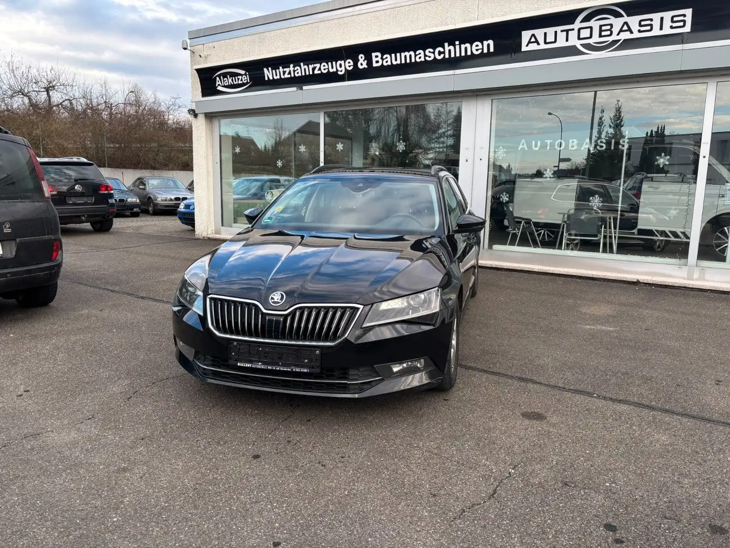 Skoda Superb Combi Ambition 4x4 DSG Automatik Schwarz - 2