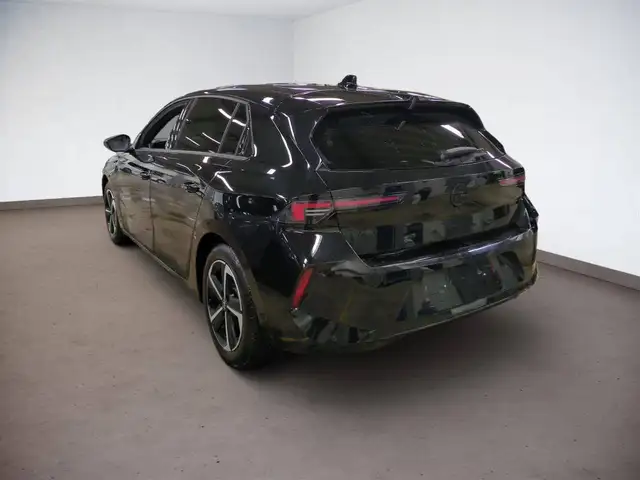 Opel Astra view 4
