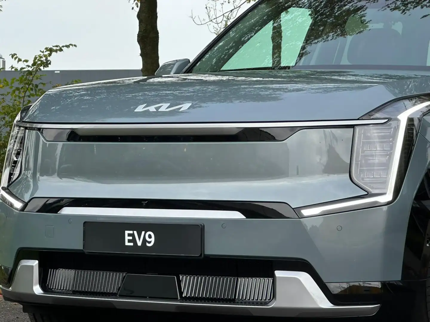 Kia EV9 Plus AWD 99.8 kWh Alleen beschikbaar voor proefrit Grau - 2