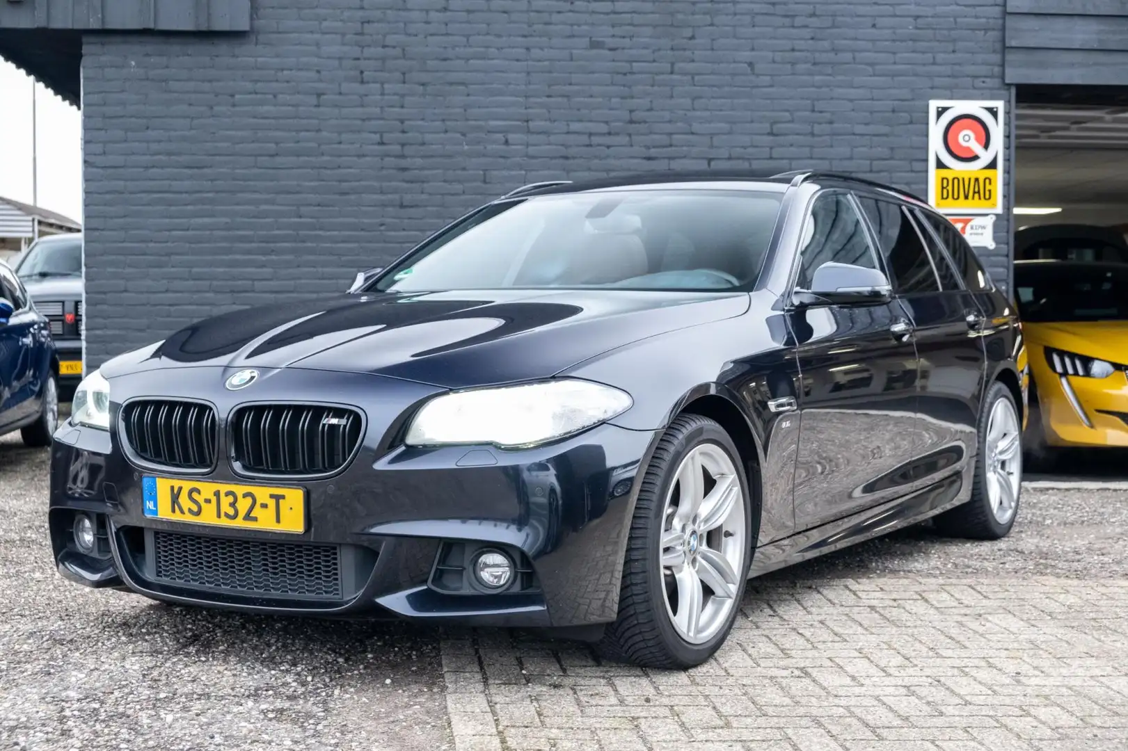 BMW 520 5-serie Touring 520i M Sport Edition High Executiv Zwart - 1