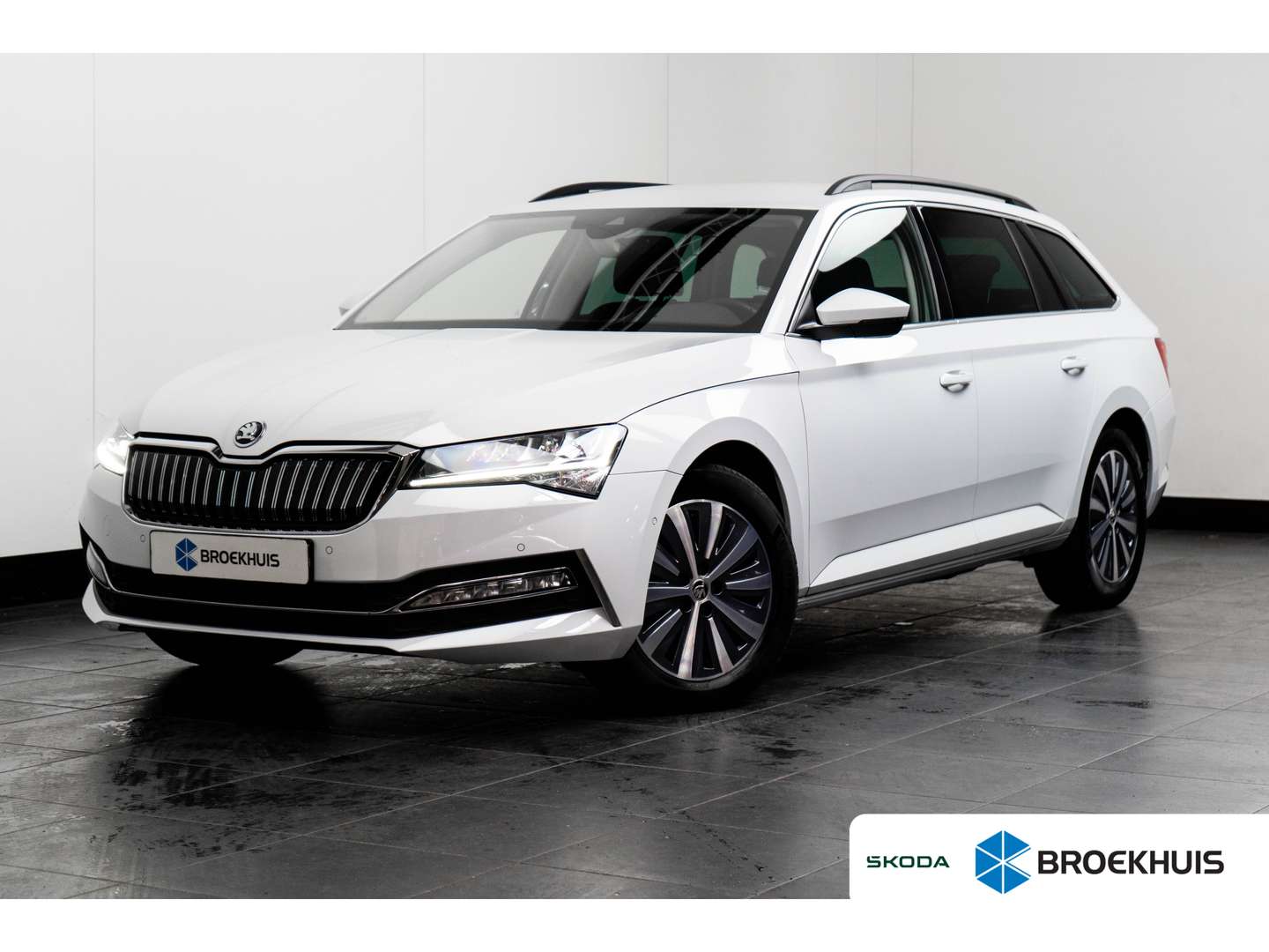 Skoda Superb nuo 443 €/ mėn Benzinas/Elektra 2023m. Kita Automatinė