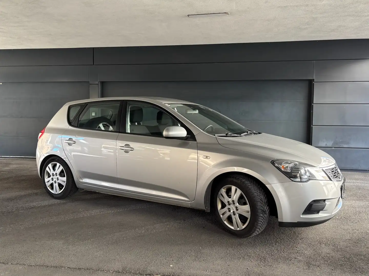Kia Ceed / cee'd Vision Grau - 1