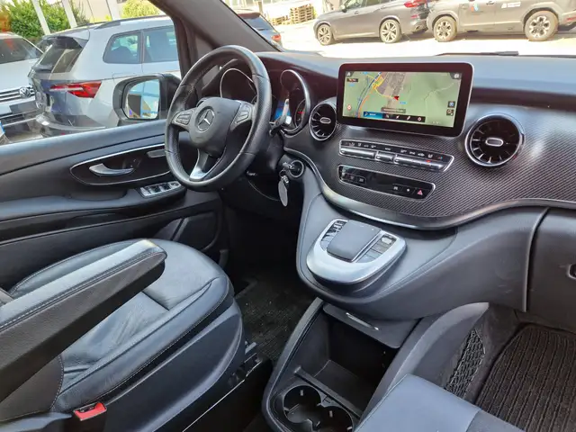Mercedes-Benz 250 view 8